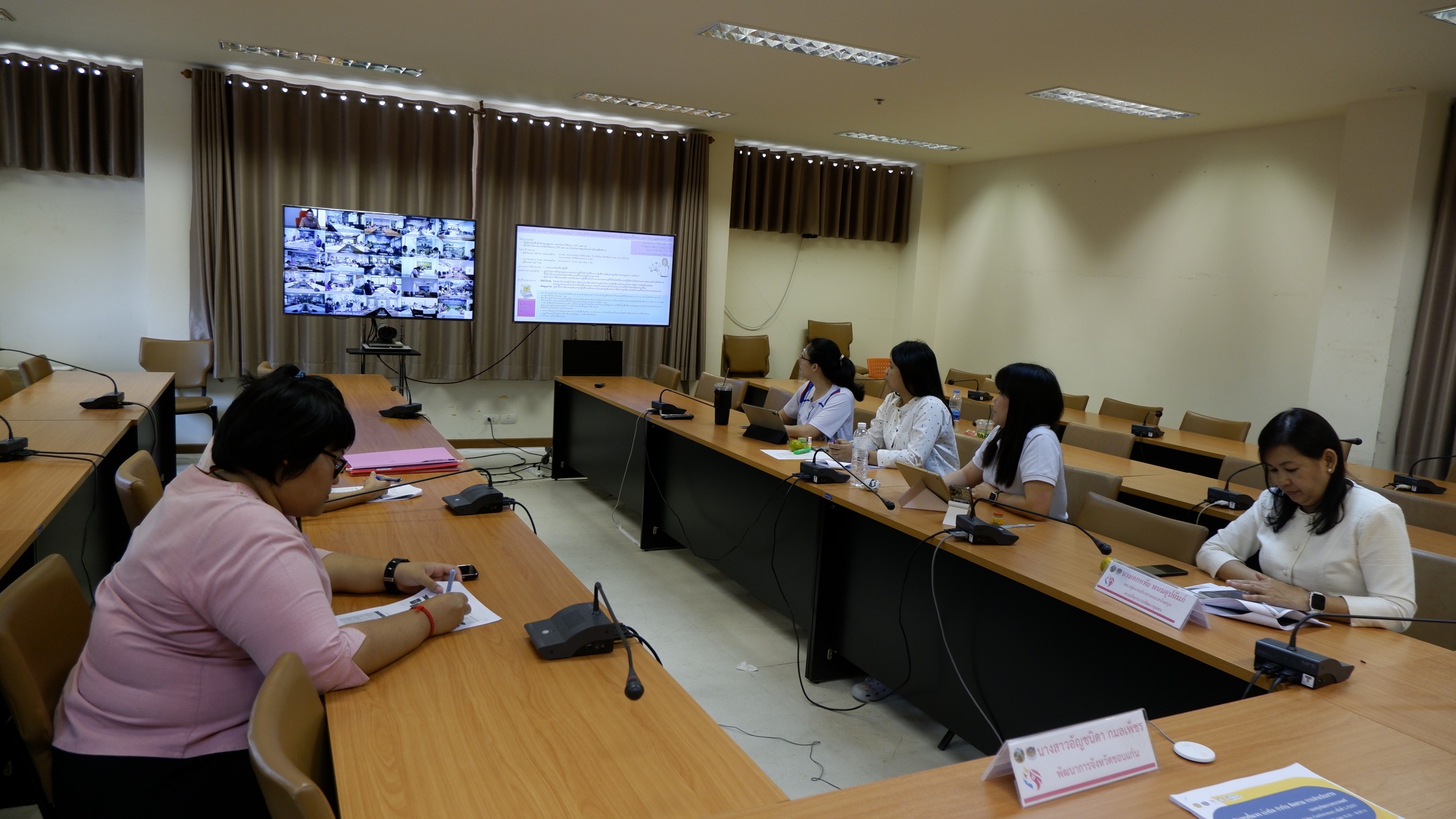 พช.ขอนแก่น : ร่วมประชุมชี้แจง ติดตาม การดำเนินงานกองทุนพัฒนาบทบาทสตรี ผ่านระบบวิดิทัศน์ทางไกล ครั้งที่ 2/2567