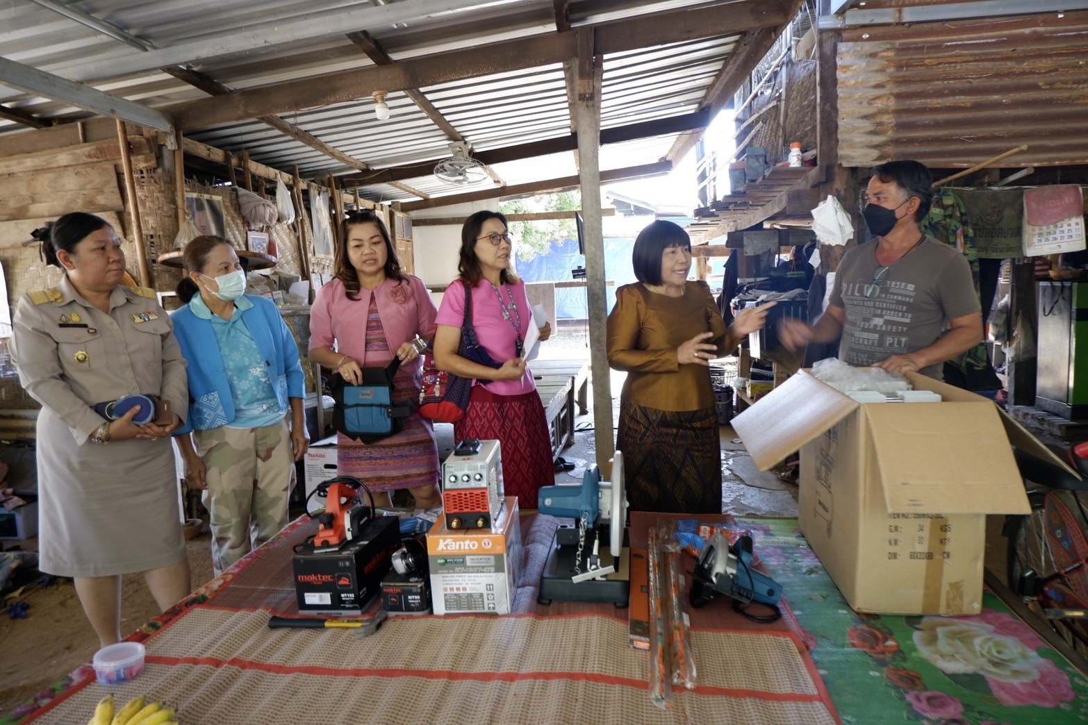พช.ขอนแก่น : ผู้ตรวจราชการกรม กรมการพัฒนาชุมชน เขตตรวจราชการที่ 12 (นางนวลจันทร์ ศรีมงคล) ลงพื้นที่ตรวจติดตามผลการดำเนินงานตามภารกิจสำคัญกรมการพัฒนาชุมชน จังหวัดขอนแก่น