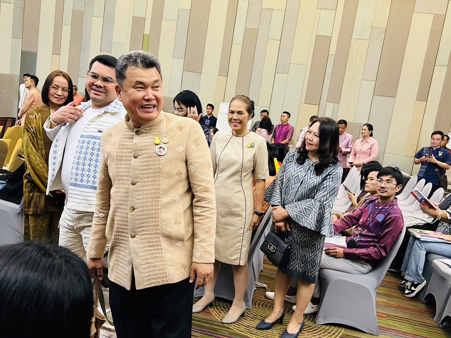 พช.ขอนแก่น : ร่วมการประชุมเชิงปฏิบัติการสร้างการรับรู้และเผยแพร่พระอัจฉริยภาพทางด้านการอนุรักษ์และต่อยอดมรดกภูมิปัญญาการทอผ้าของไทย ของสมเด็จพระเจ้าลูกเธอ เจ้าฟ้าสิริวัณณวรี นารีรัตนราชกัญญา ในการสืบสาน รักษาและต่อยอด พระราชปณิธานของสมเด็จพระนางเจ้าสิริกิติ์ พระบรมราชินีนาถ พระบรมราชชนนีพันปีหลวงครั้งที่ 1