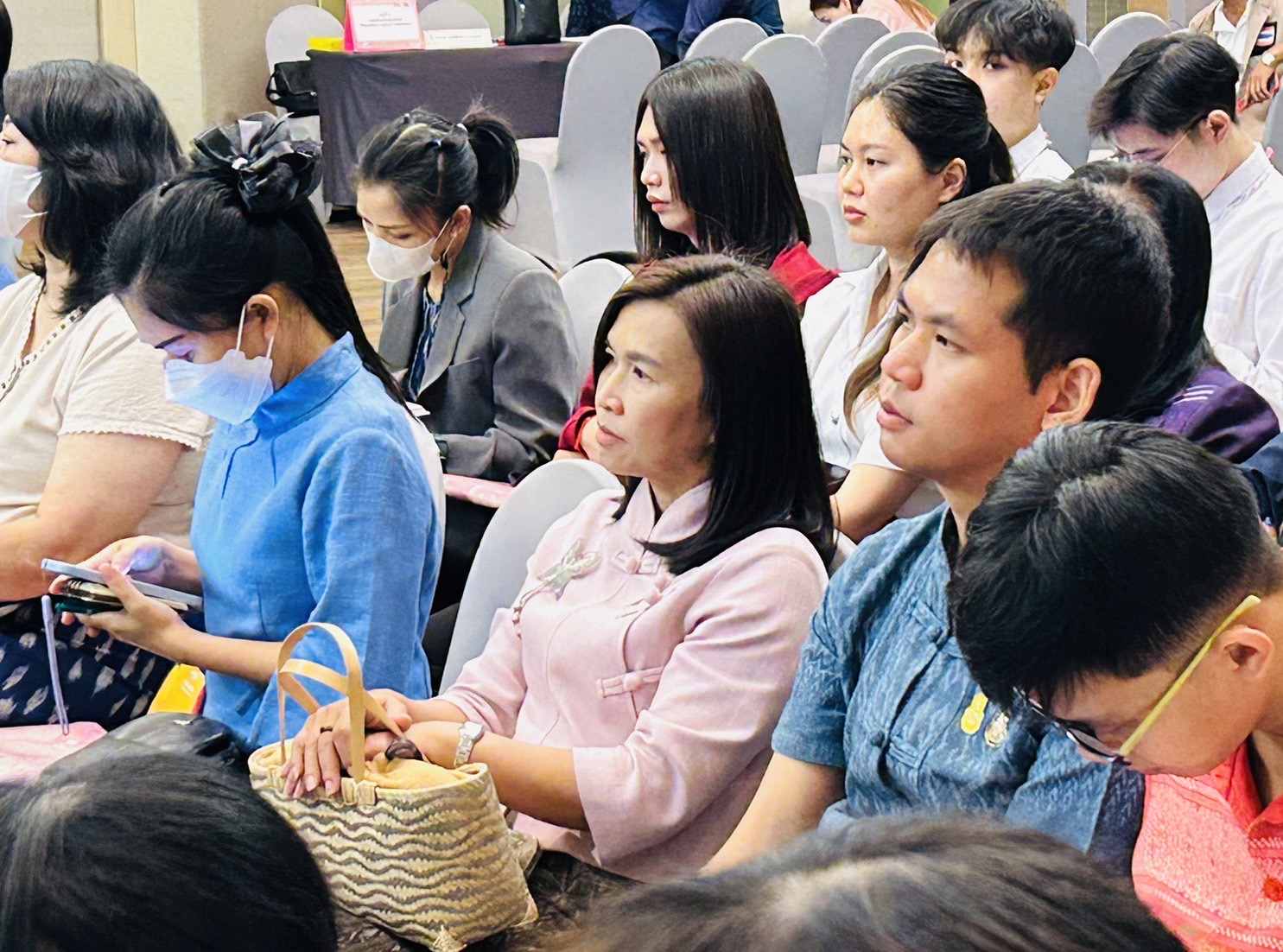 พช.ขอนแก่น : ร่วมการประชุมเชิงปฏิบัติการสร้างการรับรู้และเผยแพร่พระอัจฉริยภาพทางด้านการอนุรักษ์และต่อยอดมรดกภูมิปัญญาการทอผ้าของไทย ของสมเด็จพระเจ้าลูกเธอ เจ้าฟ้าสิริวัณณวรี นารีรัตนราชกัญญา ในการสืบสาน รักษาและต่อยอด พระราชปณิธานของสมเด็จพระนางเจ้าสิริกิติ์ พระบรมราชินีนาถ พระบรมราชชนนีพันปีหลวงครั้งที่ 1