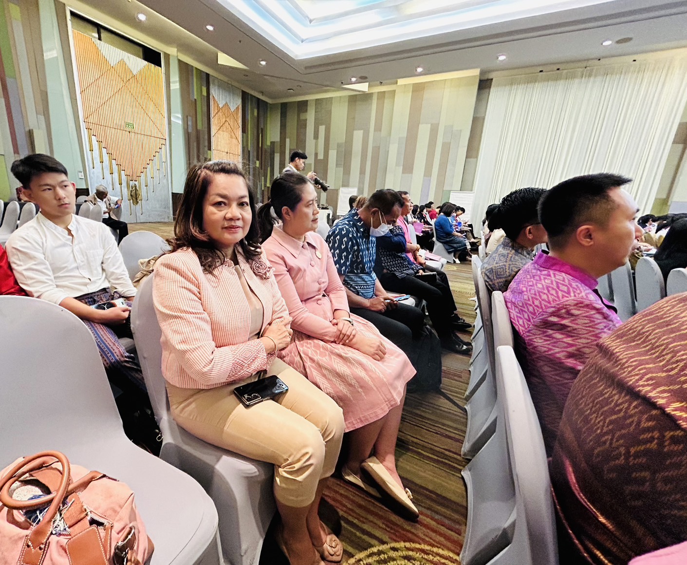 พช.ขอนแก่น : ร่วมการประชุมเชิงปฏิบัติการสร้างการรับรู้และเผยแพร่พระอัจฉริยภาพทางด้านการอนุรักษ์และต่อยอดมรดกภูมิปัญญาการทอผ้าของไทย ของสมเด็จพระเจ้าลูกเธอ เจ้าฟ้าสิริวัณณวรี นารีรัตนราชกัญญา ในการสืบสาน รักษาและต่อยอด พระราชปณิธานของสมเด็จพระนางเจ้าสิริกิติ์ พระบรมราชินีนาถ พระบรมราชชนนีพันปีหลวงครั้งที่ 1