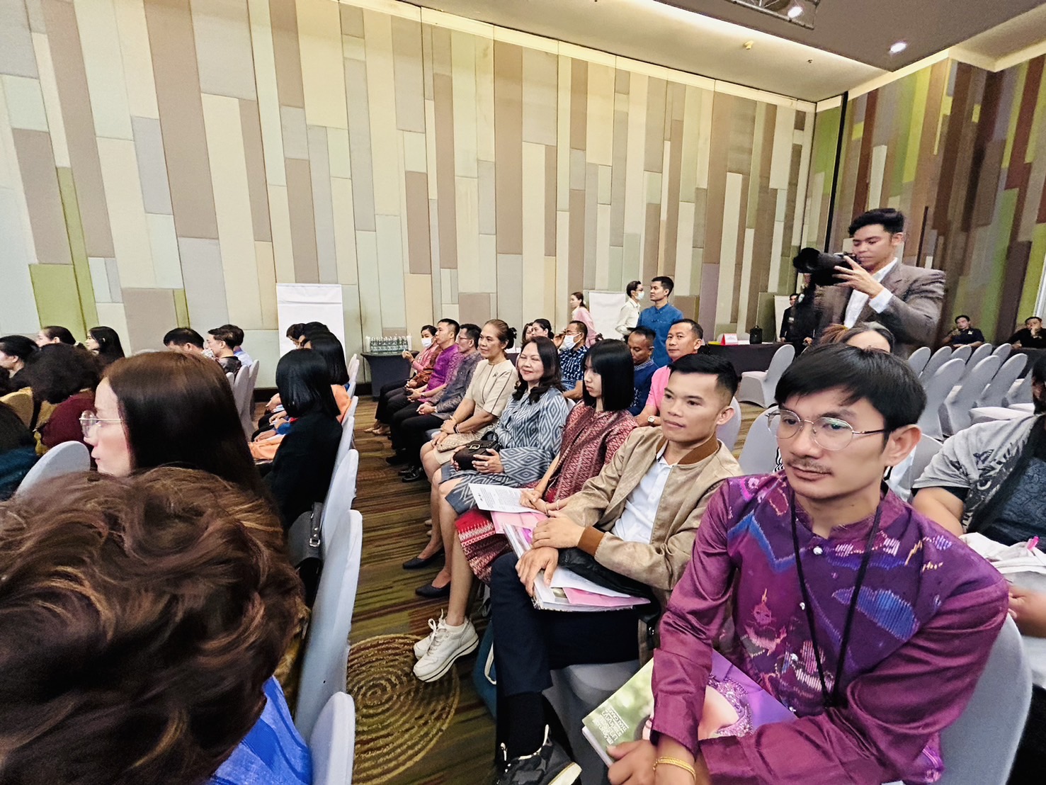 พช.ขอนแก่น : ร่วมการประชุมเชิงปฏิบัติการสร้างการรับรู้และเผยแพร่พระอัจฉริยภาพทางด้านการอนุรักษ์และต่อยอดมรดกภูมิปัญญาการทอผ้าของไทย ของสมเด็จพระเจ้าลูกเธอ เจ้าฟ้าสิริวัณณวรี นารีรัตนราชกัญญา ในการสืบสาน รักษาและต่อยอด พระราชปณิธานของสมเด็จพระนางเจ้าสิริกิติ์ พระบรมราชินีนาถ พระบรมราชชนนีพันปีหลวงครั้งที่ 1