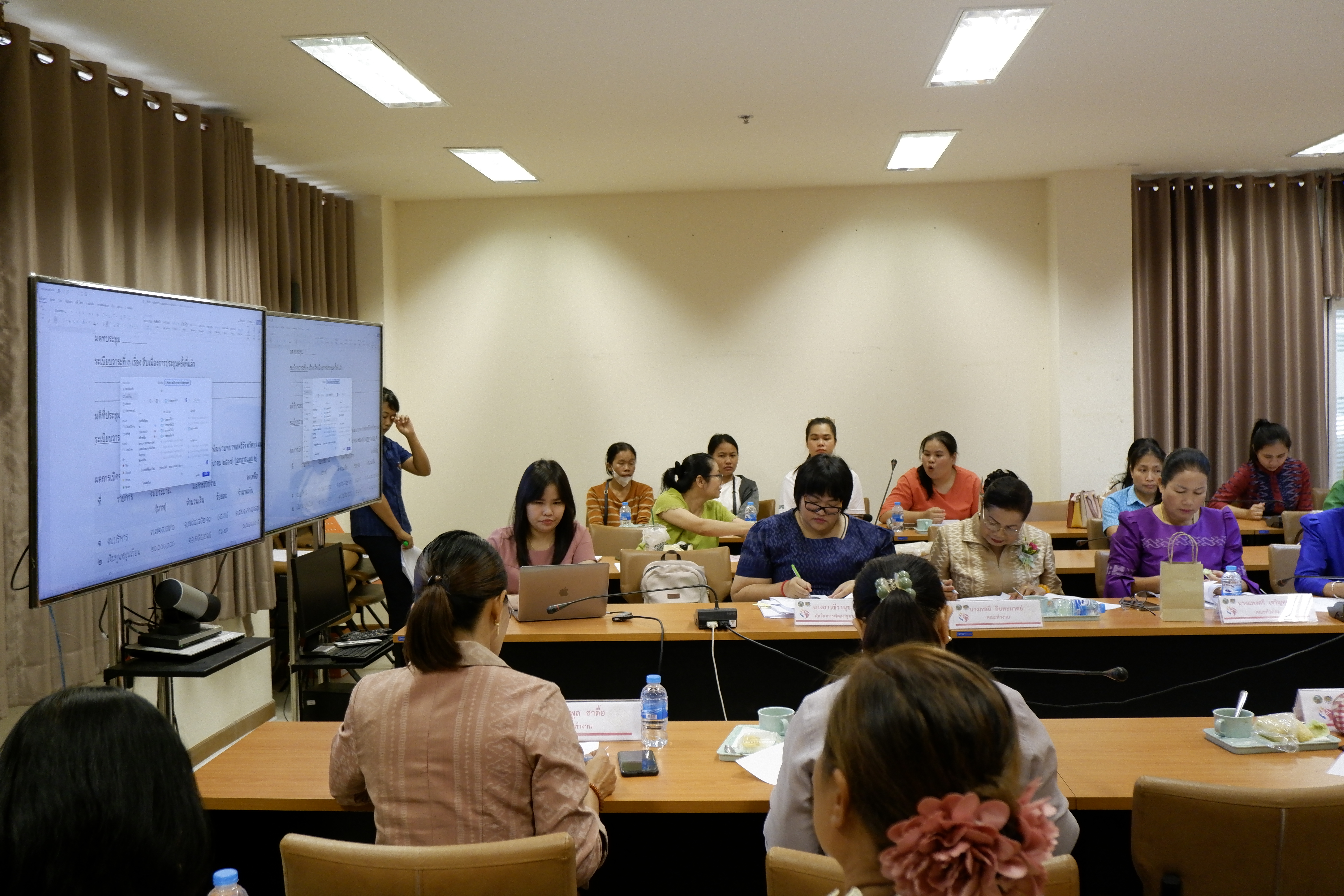 พช.ขอนแก่น : ประชุมคณะทำงานขับเคลื่อนกองทุนพัฒนาบทบาทสตรีจังหวัดขอนแก่น ครั้งที่ 4/2567