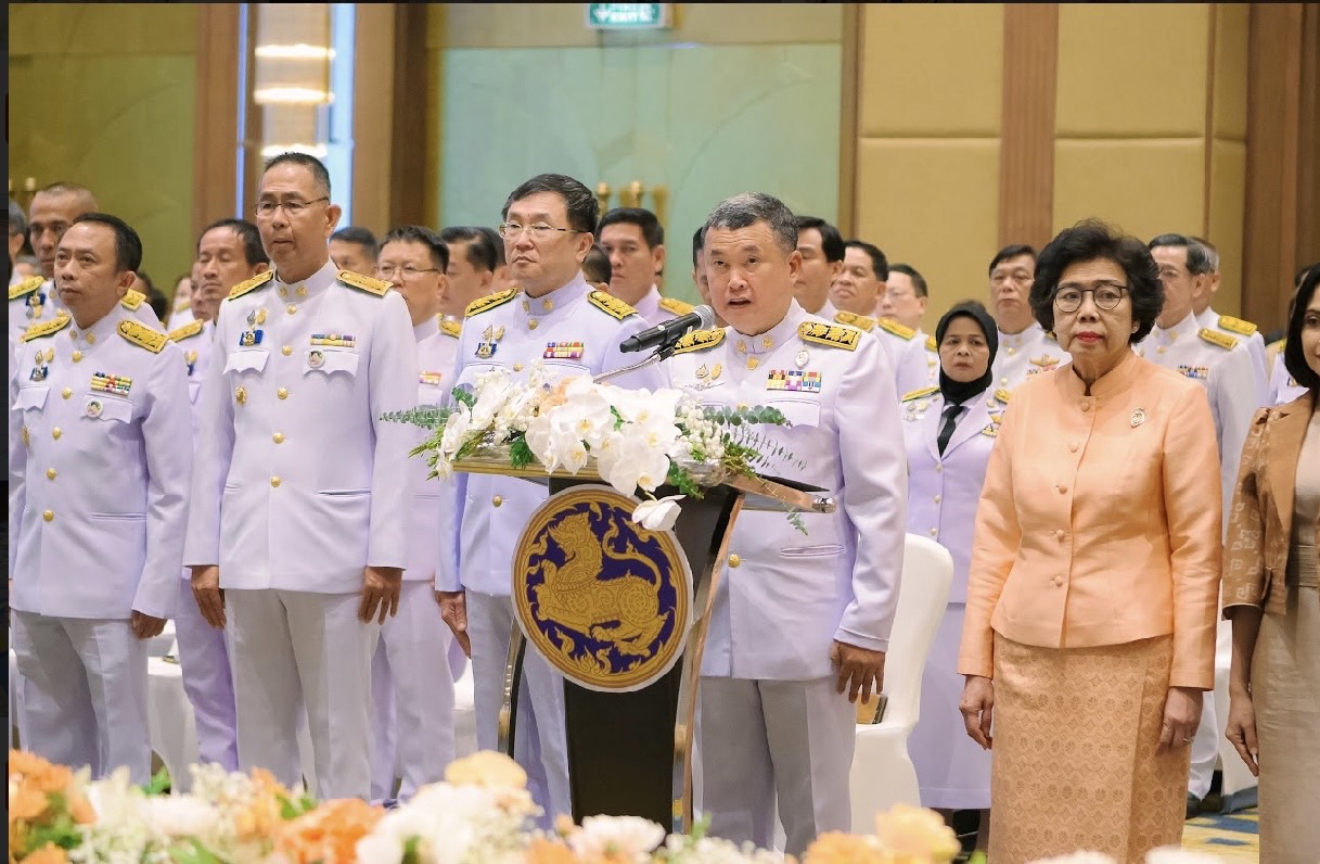 จังหวัดขอนแก่น : ร่วมพิธีมอบแบบลายผ้าพระราชทาน สมเด็จพระเจ้าลูกเธอ เจ้าฟ้าสิริวัณณวรี นารีรัตนราชกัญญา “ผ้าลายสิริวชิราภรณ์” ,”ผ้าลายชบาปัตตานี” และเครื่องหมายรับรองสินค้าแฟชั่นและหัตถกรรมพระราชทาน