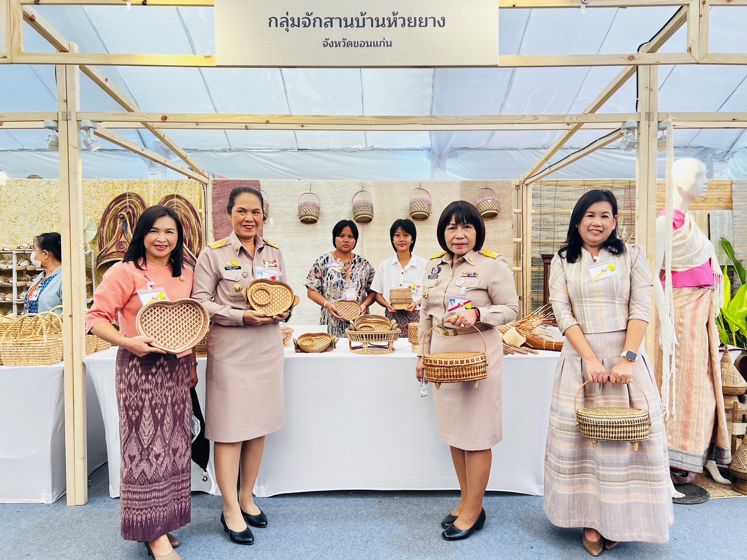 จังหวัดขอนแก่น : เฝ้าฯรับเสด็จสมเด็จพระเจ้าลูกเธอเจ้าฟ้าสิริวัณณวรี นารีรัตนราชกัญญา เนื่องในโอกาสเสด็จพระราชดำเนินทรงปฏิบัติพระราชกรณียกิจในพื้นที่จังหวัดบุรีรัมย์