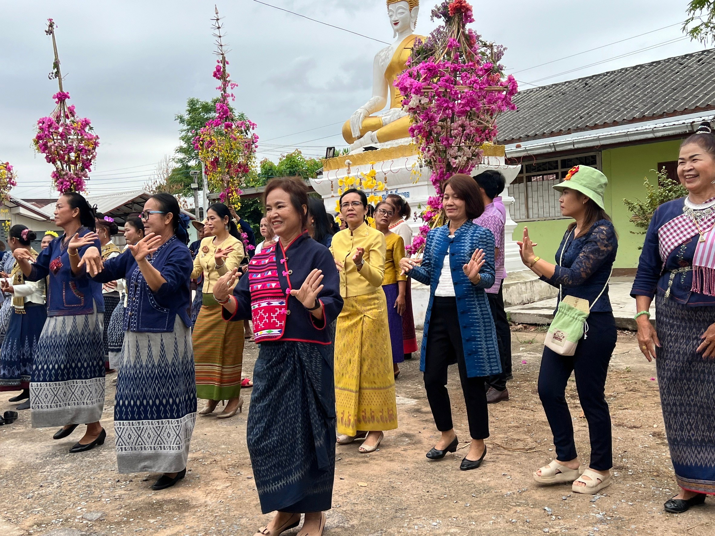พช.ขอนแก่น : อำเภอเวียงเก่า เปิดหมู่บ้านหินร่อง ตามโครงการพัฒนากระบวนการบริหารจัดการชุมชนท่องเที่ยวเชิงสร้างสรรค์ ( D-HOPE )