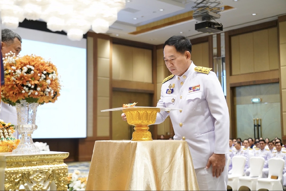 จังหวัดขอนแก่น : ร่วมพิธีมอบแบบลายผ้าพระราชทาน สมเด็จพระเจ้าลูกเธอ เจ้าฟ้าสิริวัณณวรี นารีรัตนราชกัญญา “ผ้าลายสิริวชิราภรณ์” ,”ผ้าลายชบาปัตตานี” และเครื่องหมายรับรองสินค้าแฟชั่นและหัตถกรรมพระราชทาน