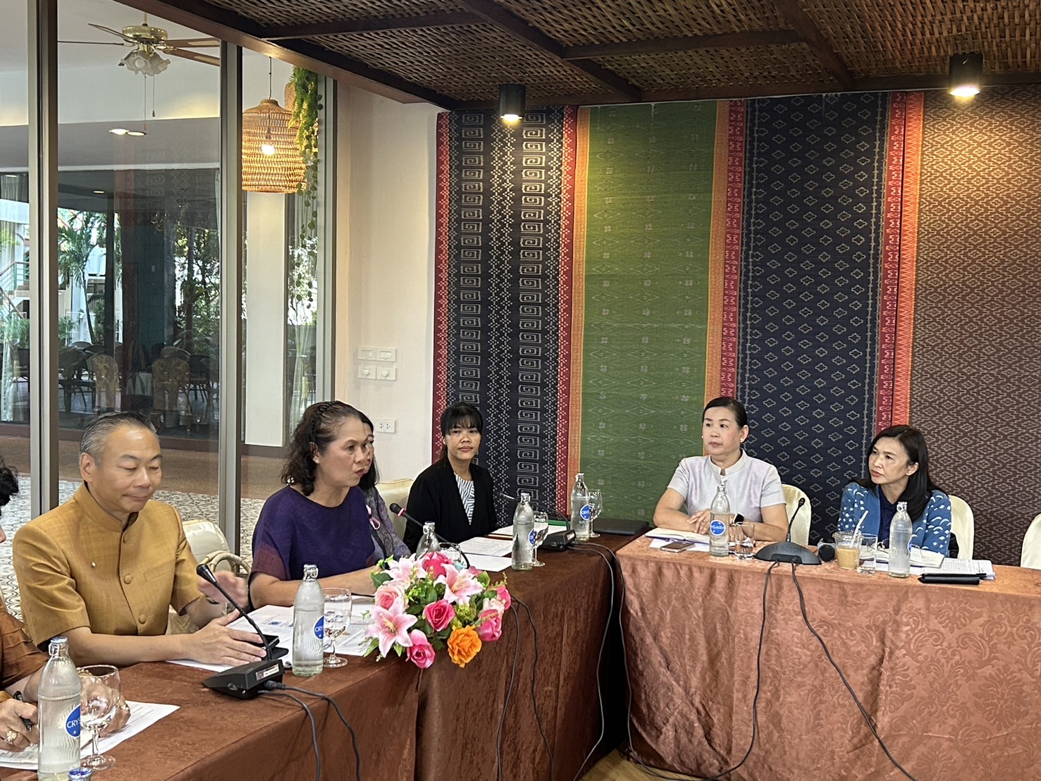 พช.ขอนแก่น : ร่วมประชุมแนวทางความร่วมมือการส่งเสริมสนับสนุนผลิตภัณฑ์ OTOP ประเภทผ้าและเครื่องแต่งกาย โดยกลไกของบริษัทประชารัฐรักสามัคคีขอนแก่น (วิสาหกิจเพื่อสังคม) จำกัด