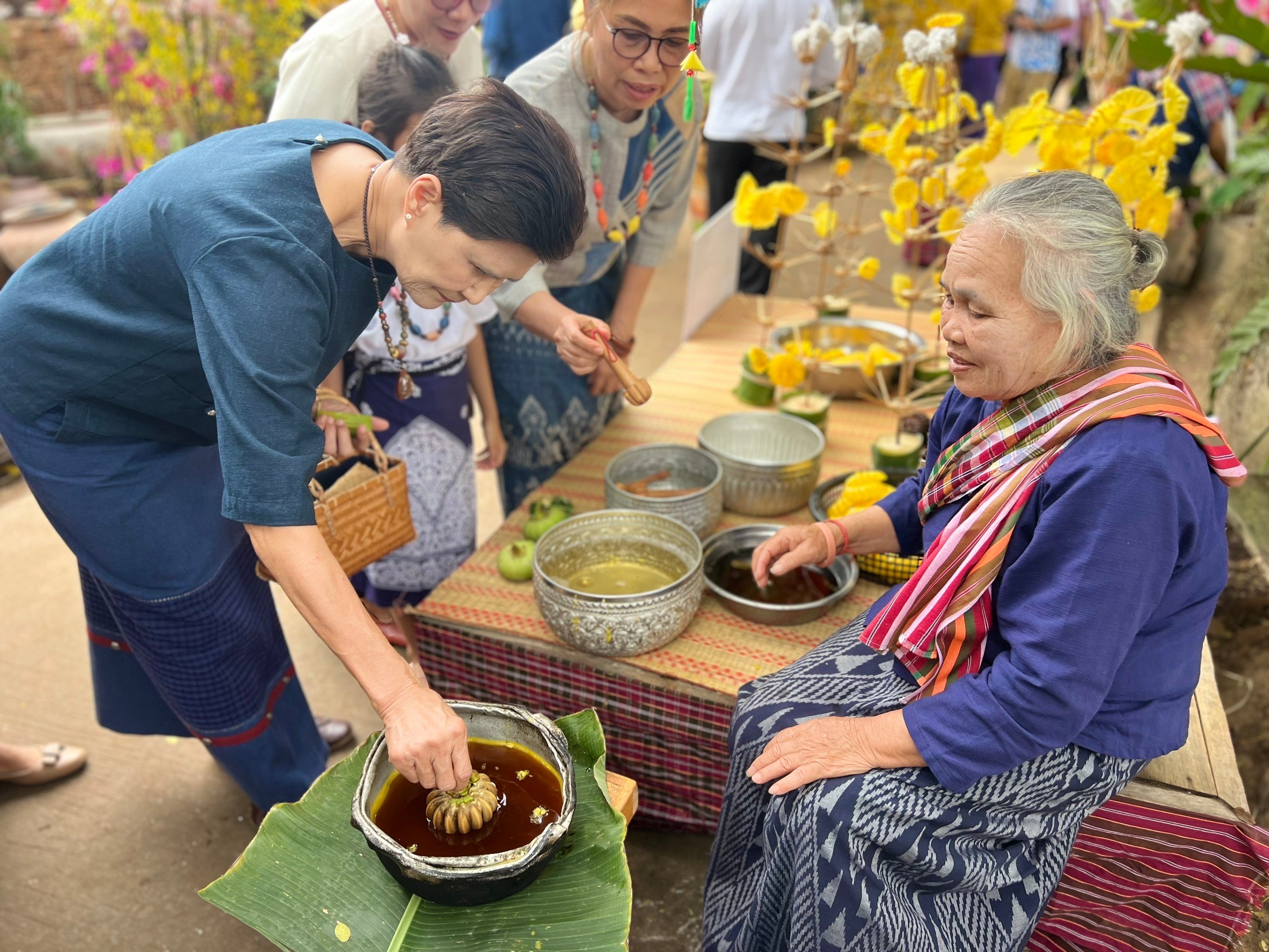 พช.ขอนแก่น : อำเภอเวียงเก่า เปิดหมู่บ้านหินร่อง ตามโครงการพัฒนากระบวนการบริหารจัดการชุมชนท่องเที่ยวเชิงสร้างสรรค์ ( D-HOPE )