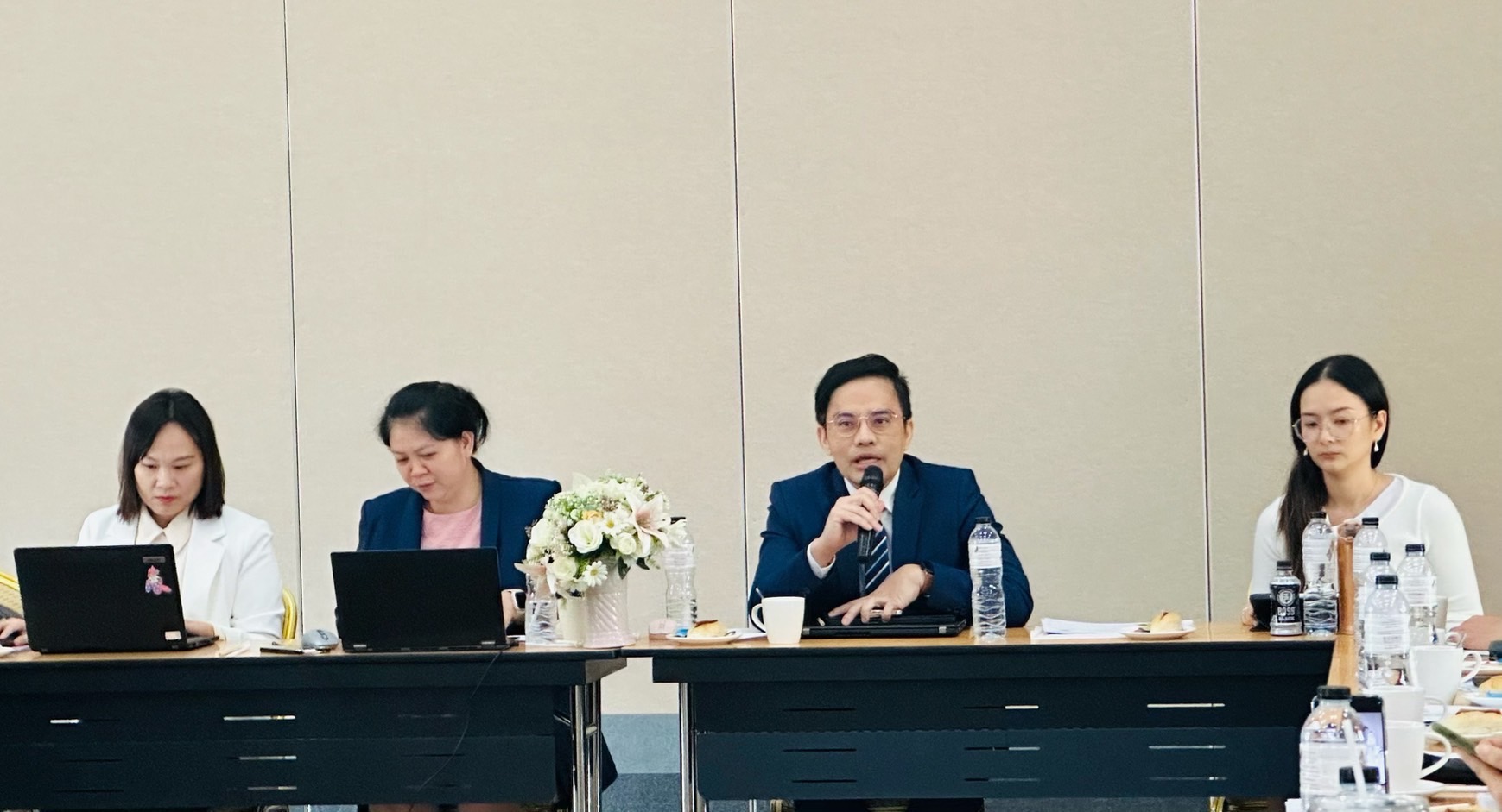 พช.ขอนแก่น : ร่วมประชุมรับฟังความคิดเห็นต่อร่างพระราชบัญญัติส่งเสริมวิสาหกิจขนาดกลางและขนาดย่อม