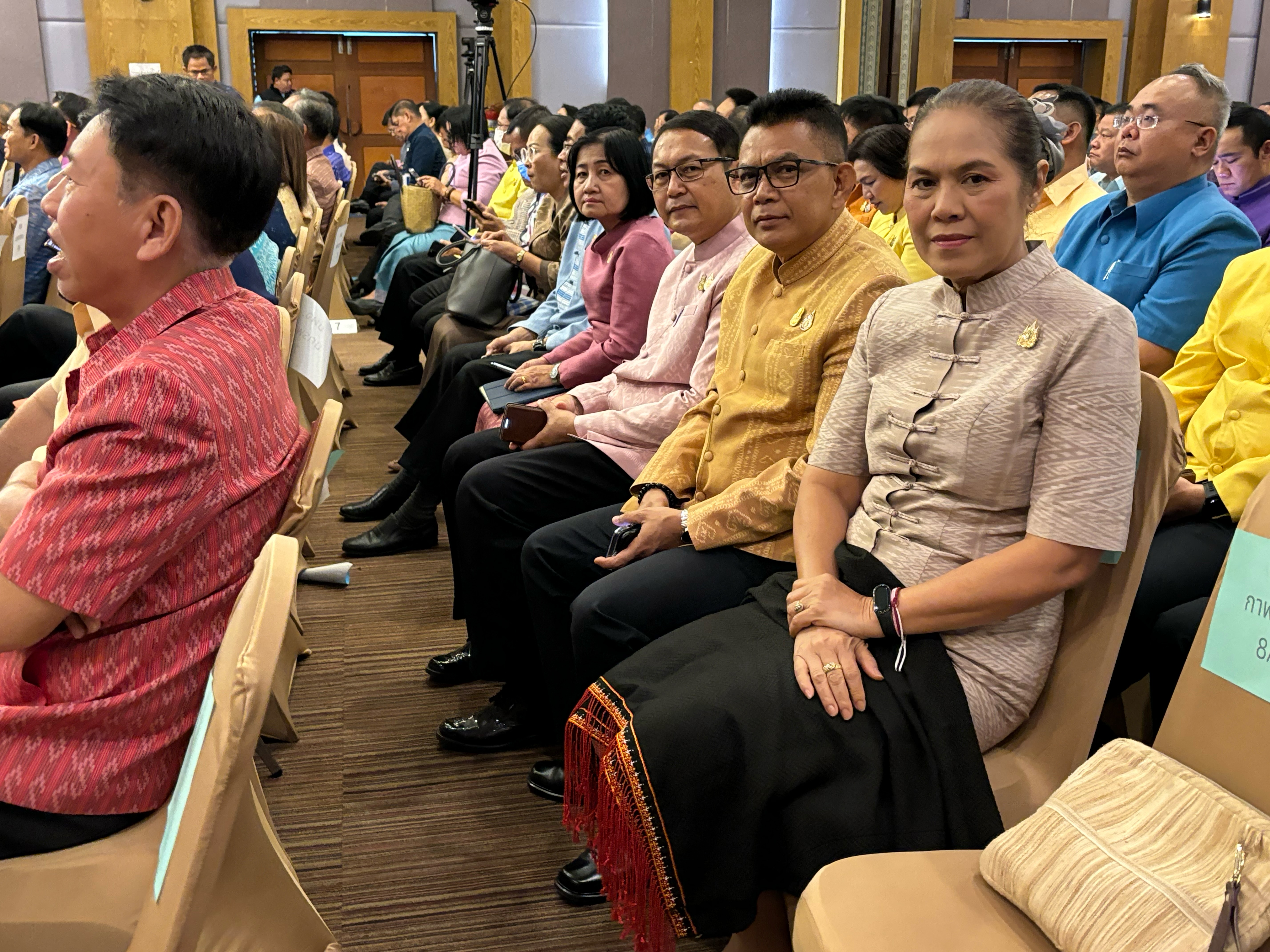 พช.ขอนแก่น : ร่วมประชุมโครงการอบรมเพิ่มประสิทธิภาพผู้นำในการเสริมสร้างบทบาทของหมู่บ้านสู่การพัฒนาประเทศอย่างยั่งยืน จังหวัดบุรีรัมย์