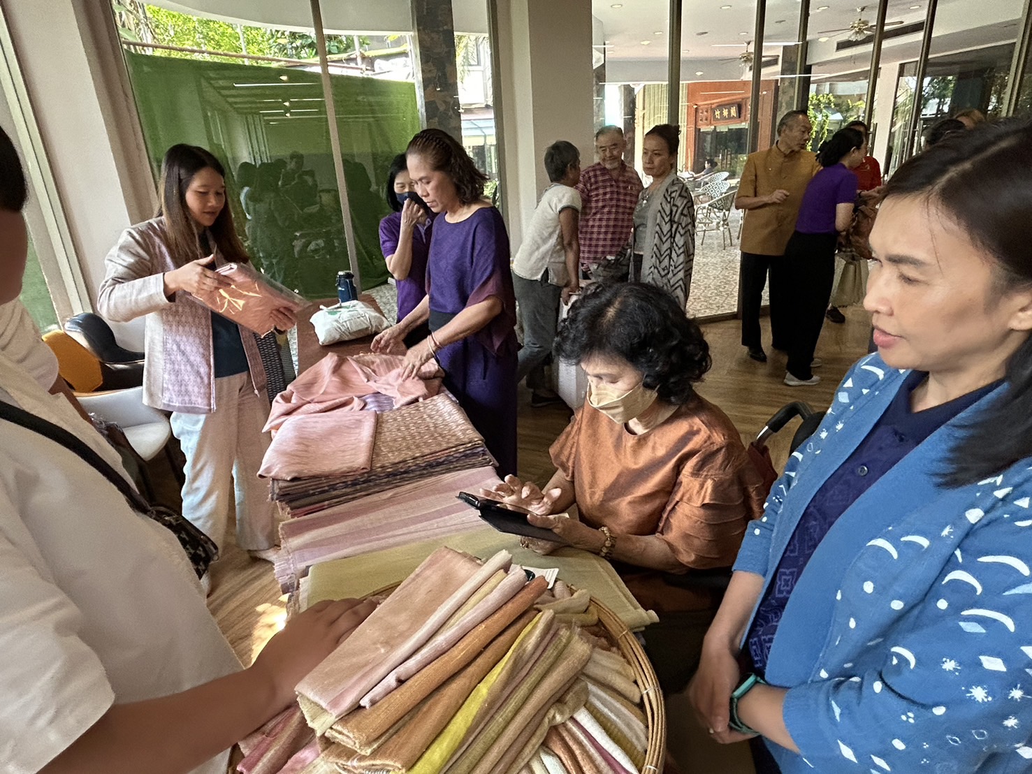 พช.ขอนแก่น : ร่วมประชุมแนวทางความร่วมมือการส่งเสริมสนับสนุนผลิตภัณฑ์ OTOP ประเภทผ้าและเครื่องแต่งกาย โดยกลไกของบริษัทประชารัฐรักสามัคคีขอนแก่น (วิสาหกิจเพื่อสังคม) จำกัด