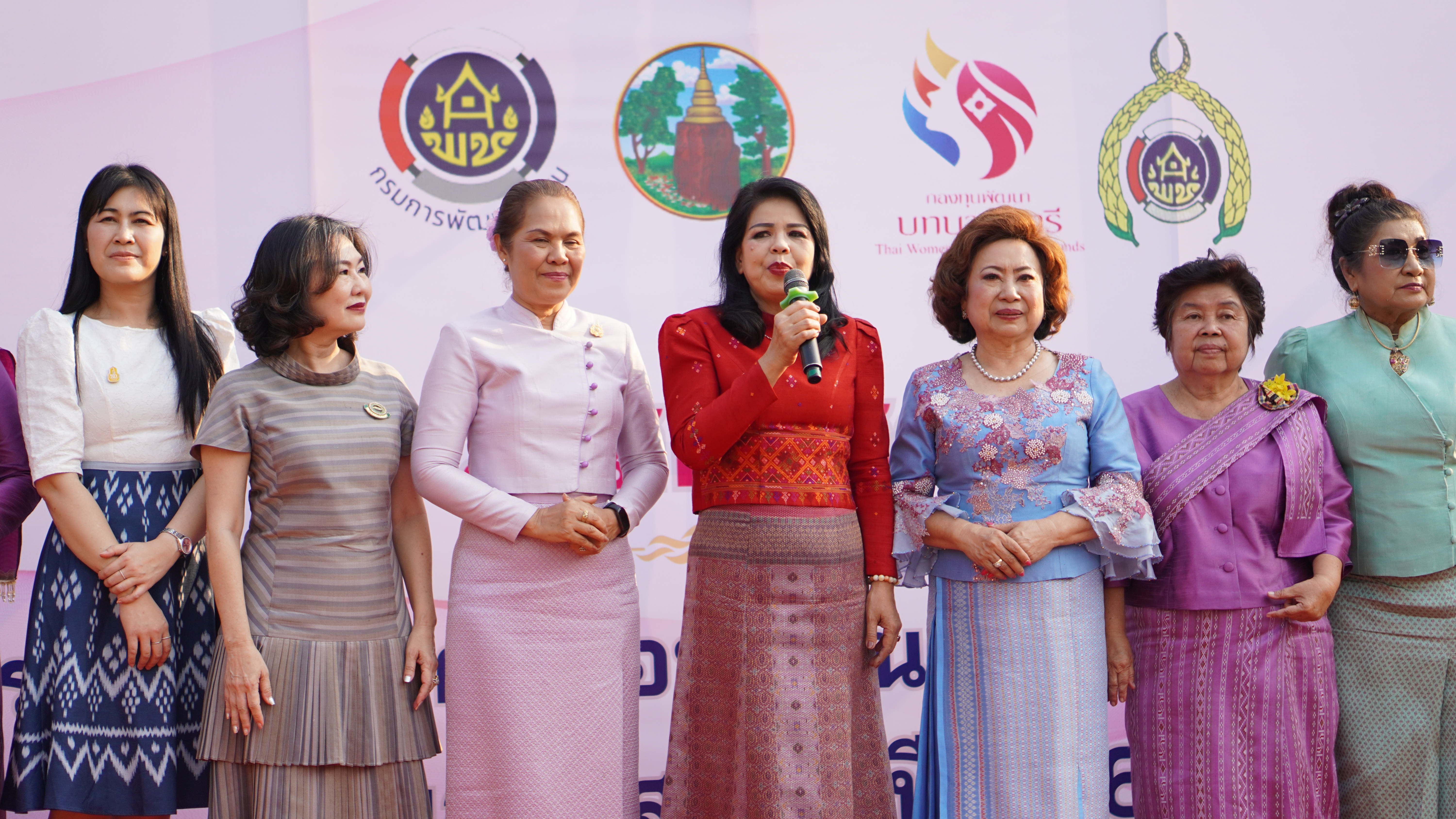 พช.ขอนแก่น : จัดงานวันสตรีสากล “รวมพลังสตรีขอนแก่น พลังสร้างสรรค์ วันสตรีสากล ปี 2567”