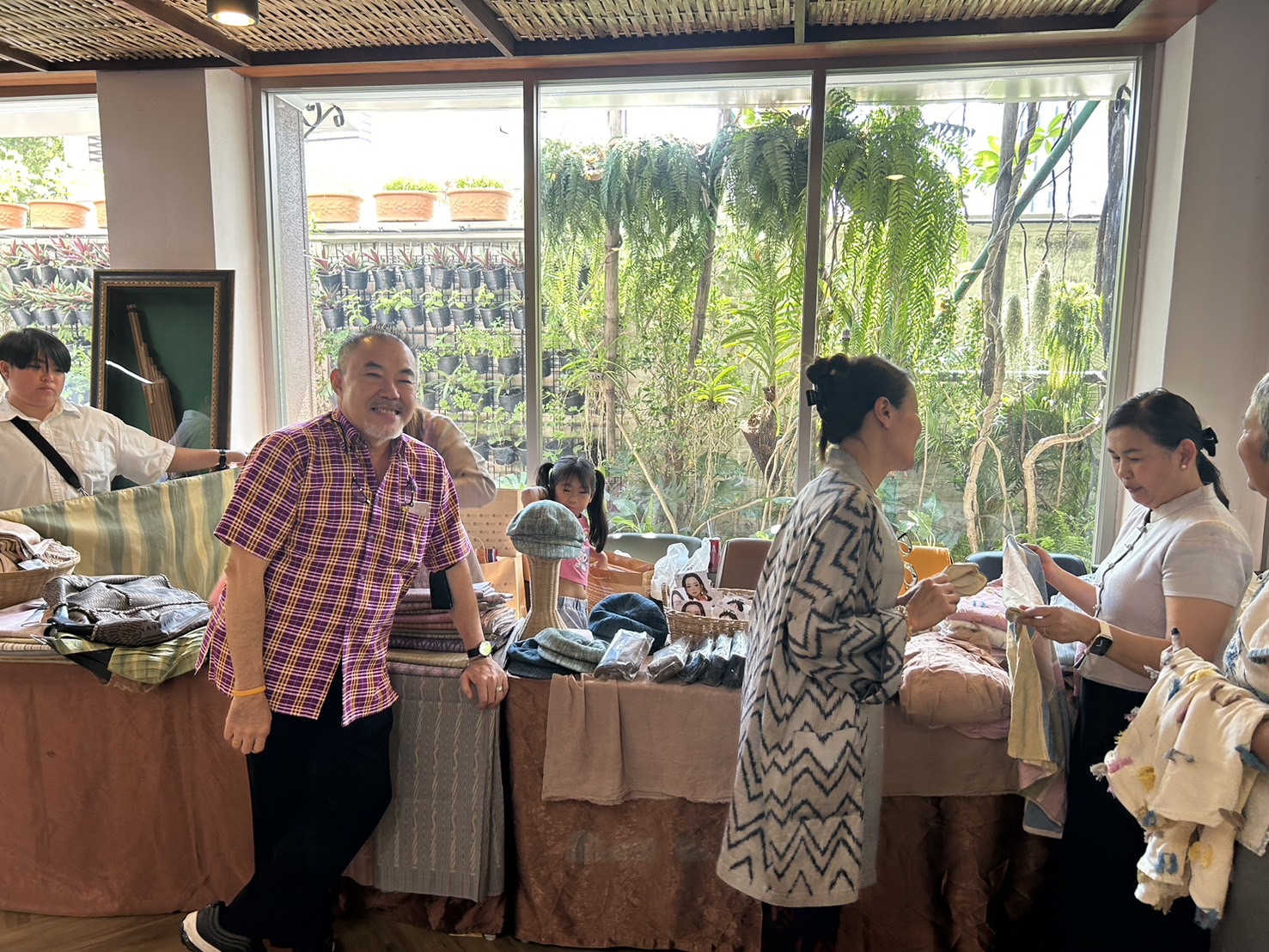 พช.ขอนแก่น : ร่วมประชุมแนวทางความร่วมมือการส่งเสริมสนับสนุนผลิตภัณฑ์ OTOP ประเภทผ้าและเครื่องแต่งกาย โดยกลไกของบริษัทประชารัฐรักสามัคคีขอนแก่น (วิสาหกิจเพื่อสังคม) จำกัด