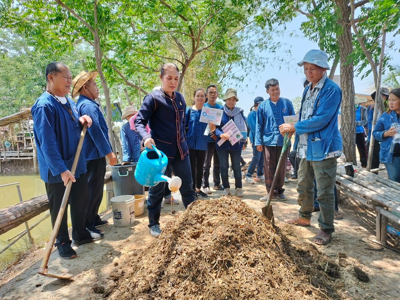 พช.ขอนแก่น : จัดกิจกรรมประชุมสัญจรคณะกรรมการเครือข่าย “โคก หนอง นา” และเอามื้อสามัคคี “พายห่อข้าว เอาแฮง แบ่งปัน สร้างสรรค์ สามัคคี ทำความดีด้วยหัวใจ”