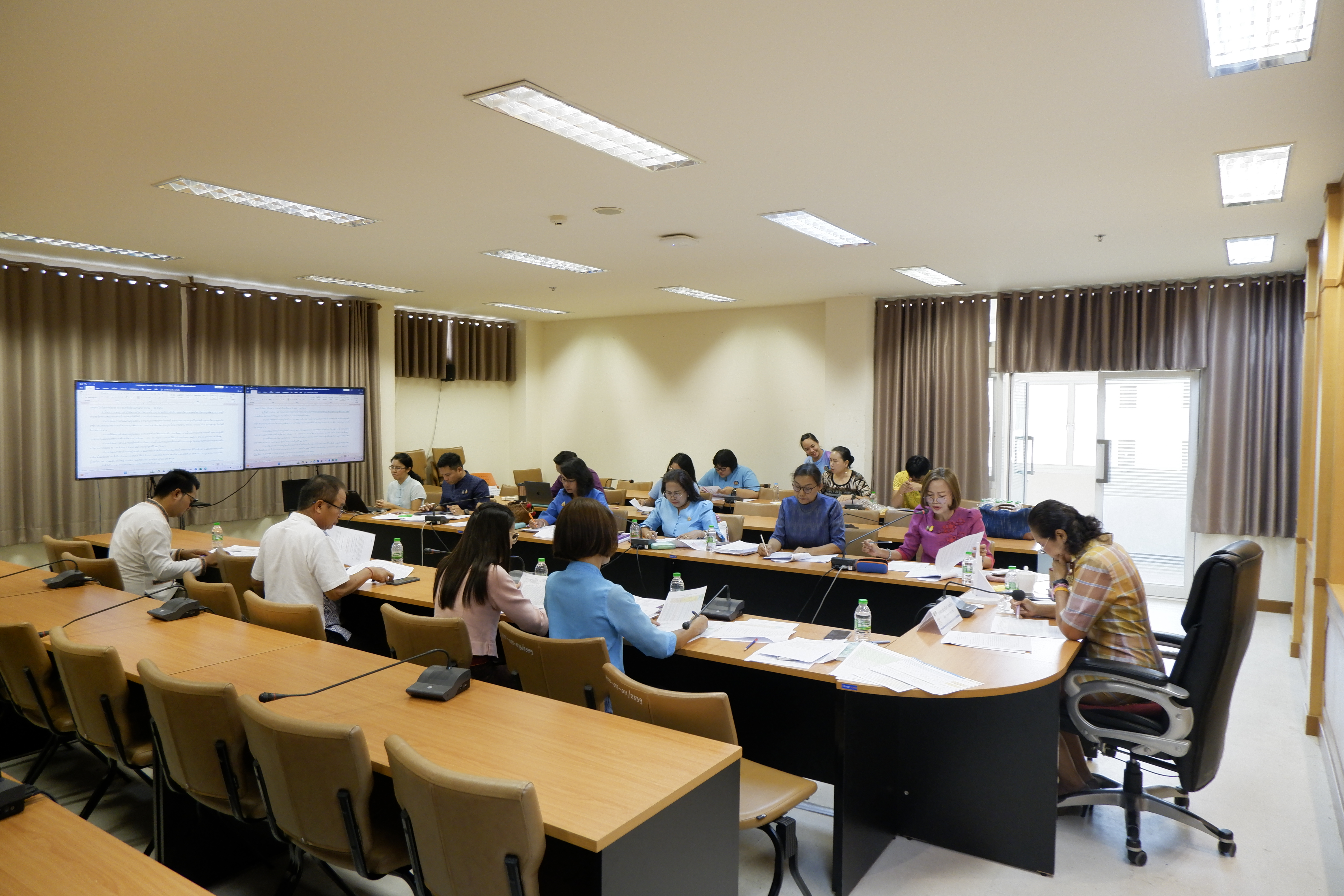 พช.ขอนแก่น : ประชุมคณะทำงานพิจารณาจัดทำข้อตกลงการปฏิบัติราชการและการประเมินผลการปฏิบัติราชการ ของข้าราชการ สังกัดสำนักงานพัฒนาชุมชนจังหวัดขอนแก่น ประจำปีงบประมาณ พ.ศ. 2567