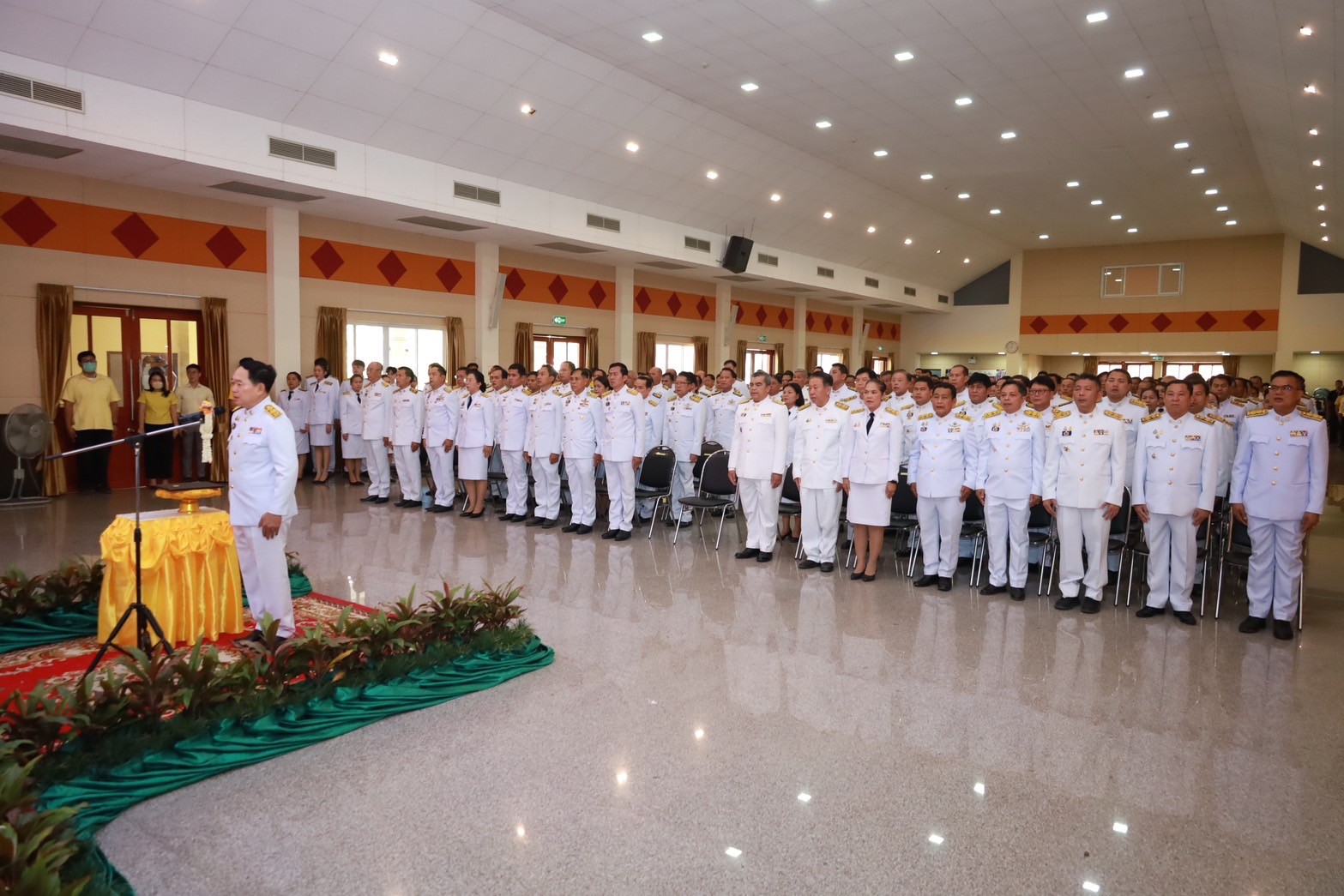 จังหวัดขอนแก่น : จัดพิธีรับพระราชทานพระบรมฉายาลักษณ์พระบาทสมเด็จพระเจ้าอยู่หัว ที่ฉายกับสมเด็จพระนางเจ้าฯ พระบรมราชินี