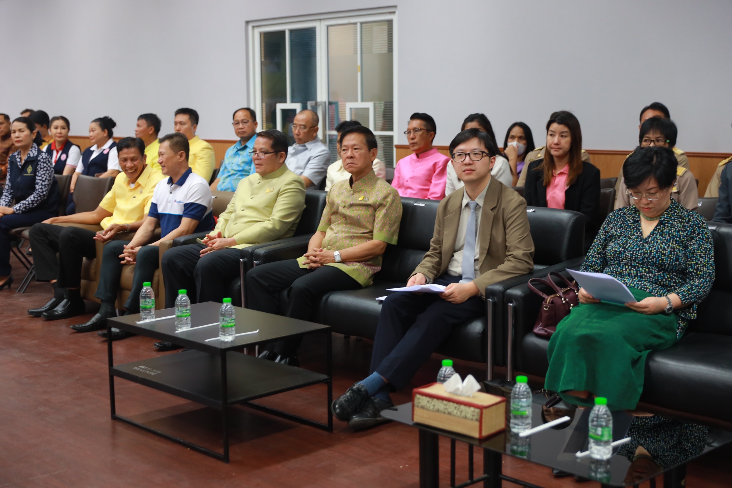 จังหวัดขอนแก่น : จัดพิธีมอบวัสดุอุปกรณ์การประกอบอาชีพแก่ครัวเรือนเป้าหมายในการดำเนินงานแก้ไขปัญหาความยากจนแบบบูรณาการ “แก้จนคนขอนแก่น สู่การพัฒนาคุณภาพชีวิตอย่างยั่งยืน”