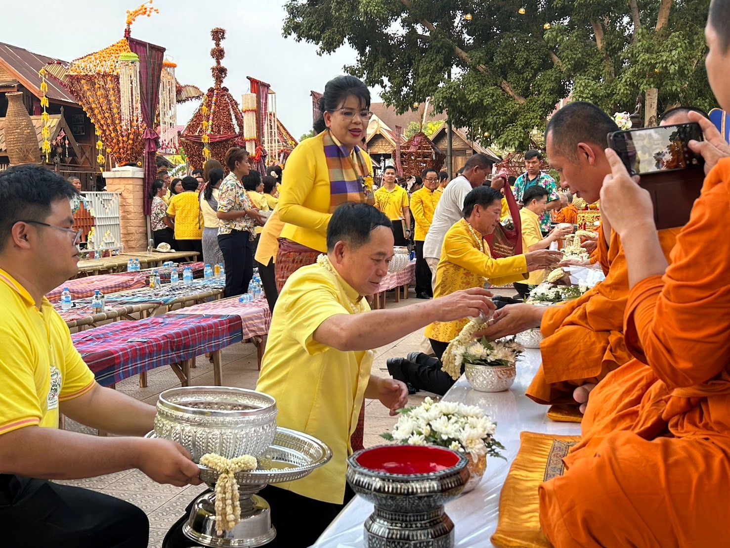 พช.ขอนแก่น : ร่วมพิธีเปิดงานสืบสานประเพณีสงกรานต์ วิถีไทบ้านขอนแก่น ประจำปี 2567
