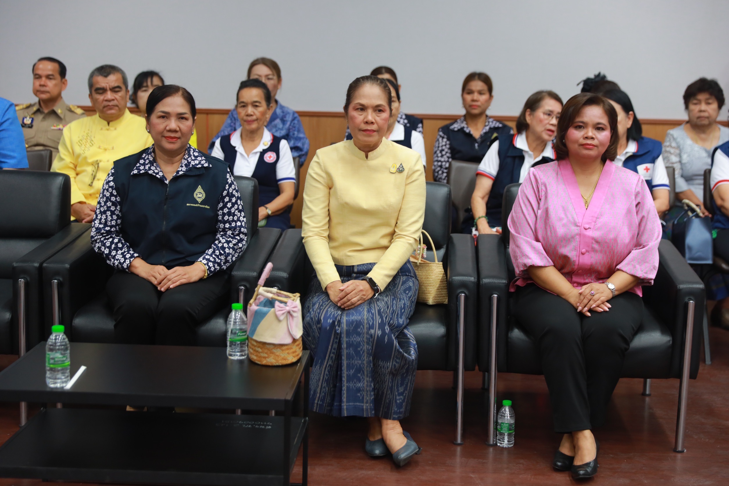 จังหวัดขอนแก่น : จัดพิธีมอบวัสดุอุปกรณ์การประกอบอาชีพแก่ครัวเรือนเป้าหมายในการดำเนินงานแก้ไขปัญหาความยากจนแบบบูรณาการ “แก้จนคนขอนแก่น สู่การพัฒนาคุณภาพชีวิตอย่างยั่งยืน”