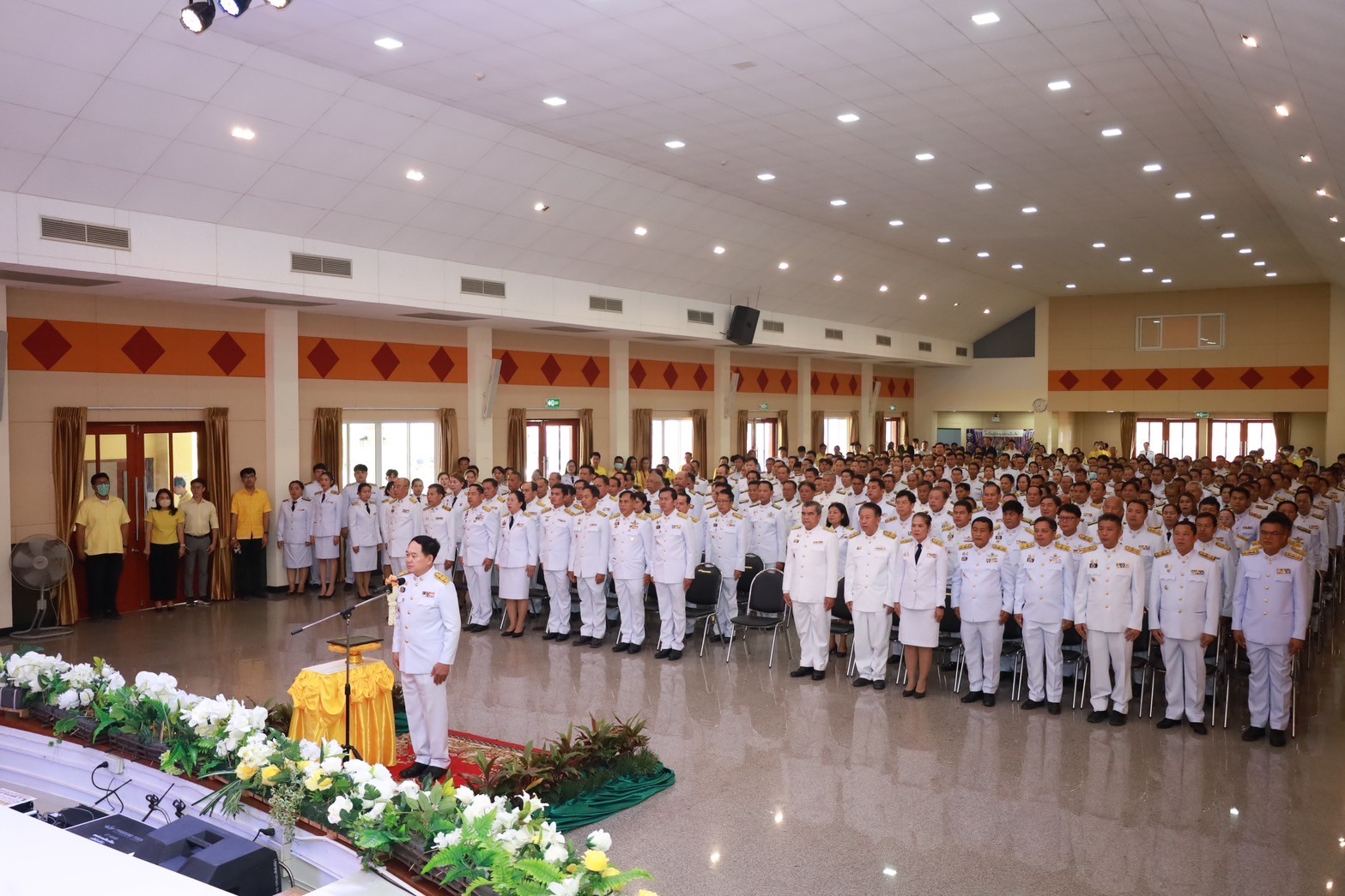 จังหวัดขอนแก่น : จัดพิธีรับพระราชทานพระบรมฉายาลักษณ์พระบาทสมเด็จพระเจ้าอยู่หัว ที่ฉายกับสมเด็จพระนางเจ้าฯ พระบรมราชินี