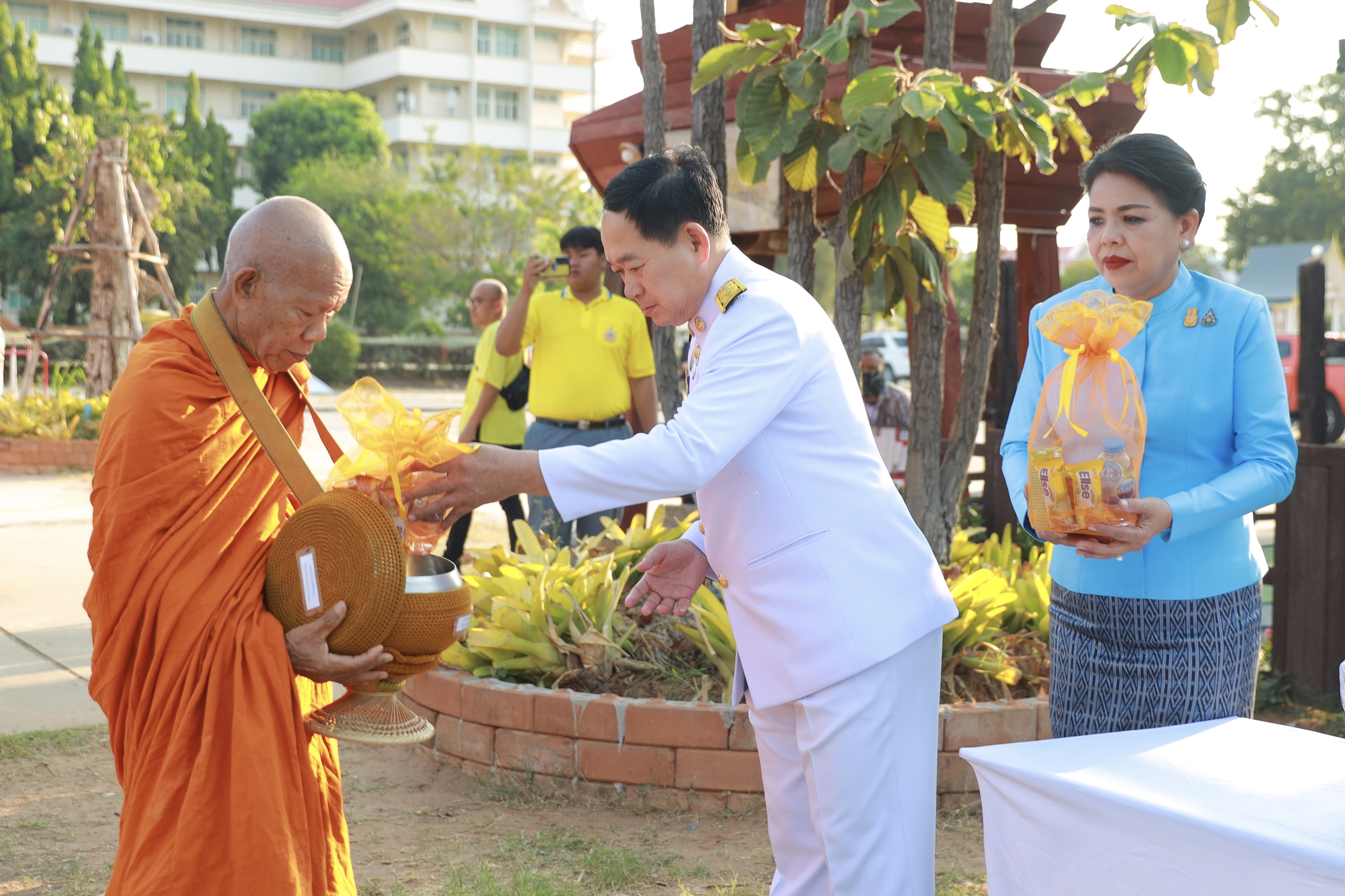จังหวัดขอนแก่น : จัดพิธีทำบุญตักบาตรถวายพระราชกุศล สมเด็จพระเจ้าลูกยาเธอ เจ้าฟ้าทีปังกรรัศมีโชติ มหาวชิโรตตมางกูร สิริวิบูลยราชกุมาร เนื่องในวันคล้ายวันประสูติ 29 เมษายน 2567