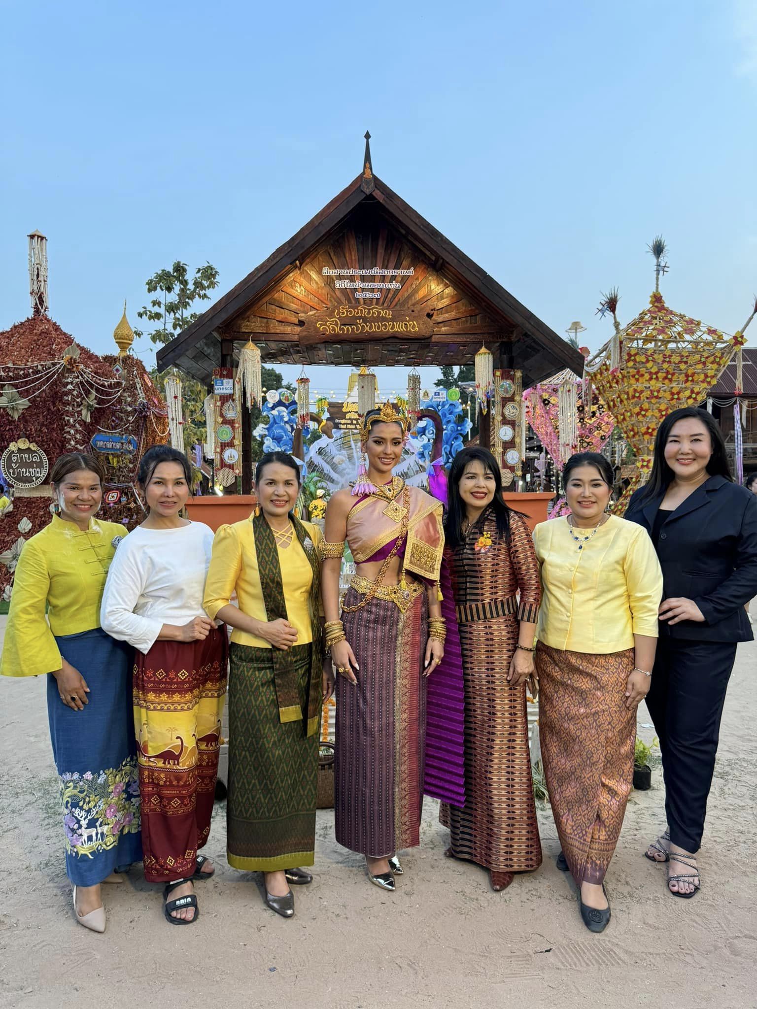 พช.ขอนแก่น : ร่วมต้อนรับรัฐมนตรีว่าการกระทรวงวัฒนธรรม และร่วมงานสืบสานประเพณีสงกรานต์ วิถีไทบ้านขอนแก่น ประจำปี 2567