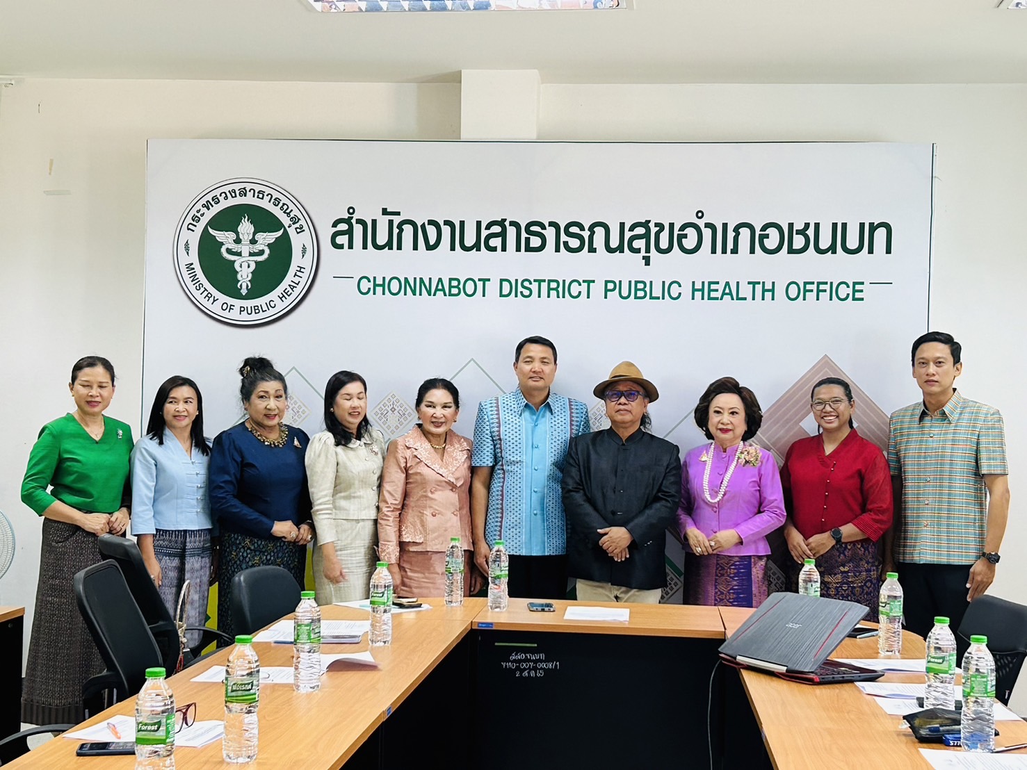 พช.ขอนแก่น : มหาวิทยาลัยขอนแก่นร่วมกับสมาคมส่งเสริมผ้าไทยจังหวัดขอนแก่นและสำนักงานพัฒนาชุมชนจังหวัดขอนแก่น ลงพื้นทีประชุมชี้แจงกลุ่มทอผ้าฯ แนวทางความร่วมมือการจัดกิจกรรมส่งเสริมผ้าไทยขับเคลื่อนเศรษฐกิจสร้างสรรค์ ณ อำเภอชนบท