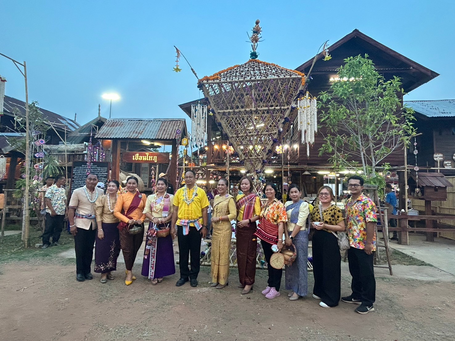 พช.ขอนแก่น : ร่วมพิธีเปิดงานสืบสานประเพณีสงกรานต์ วิถีไทบ้านขอนแก่น ประจำปี 2567