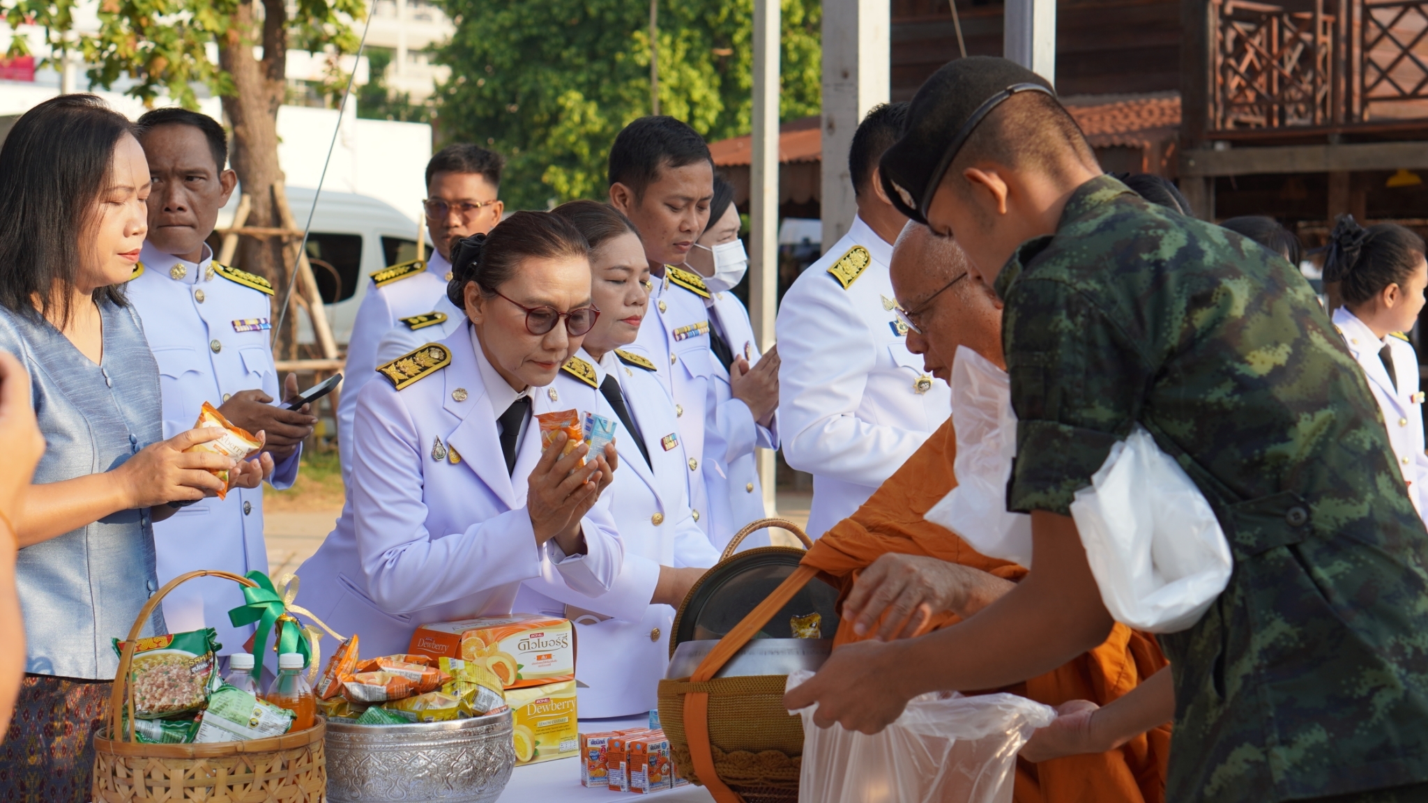 จังหวัดขอนแก่น : จัดพิธีทำบุญตักบาตรถวายพระราชกุศล สมเด็จพระเจ้าลูกยาเธอ เจ้าฟ้าทีปังกรรัศมีโชติ มหาวชิโรตตมางกูร สิริวิบูลยราชกุมาร เนื่องในวันคล้ายวันประสูติ 29 เมษายน 2567