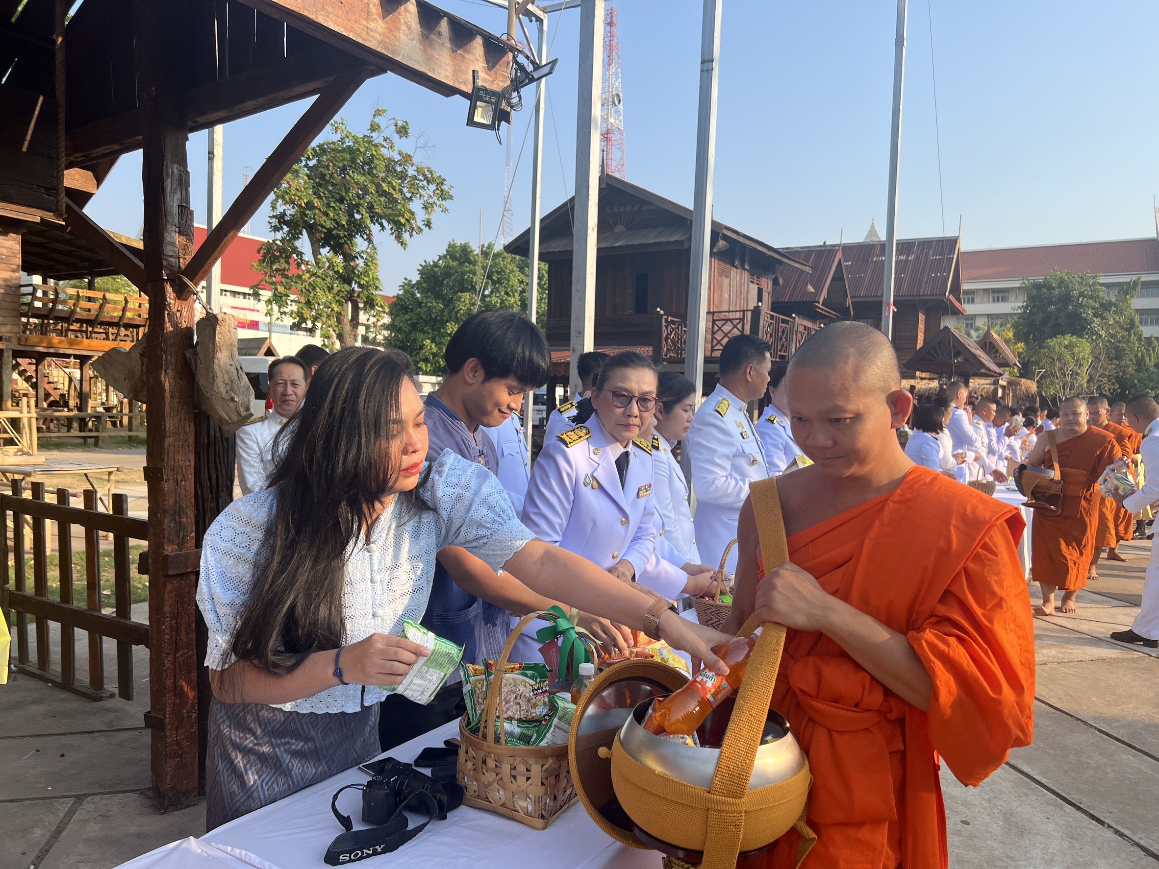 จังหวัดขอนแก่น : จัดพิธีทำบุญตักบาตรถวายพระราชกุศล สมเด็จพระเจ้าลูกยาเธอ เจ้าฟ้าทีปังกรรัศมีโชติ มหาวชิโรตตมางกูร สิริวิบูลยราชกุมาร เนื่องในวันคล้ายวันประสูติ 29 เมษายน 2567