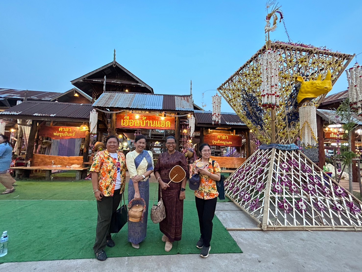 พช.ขอนแก่น : ร่วมพิธีเปิดงานสืบสานประเพณีสงกรานต์ วิถีไทบ้านขอนแก่น ประจำปี 2567