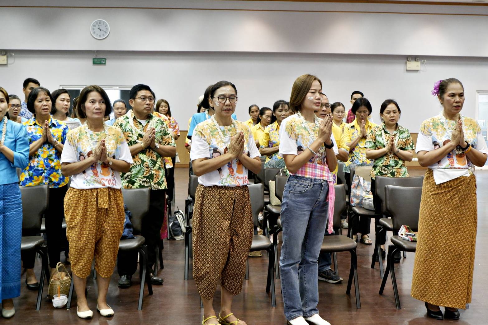 พช.ขอนแก่น : รดน้ำ ขอพร เนื่องในวันสงกรานต์ ประจำปี 2567
