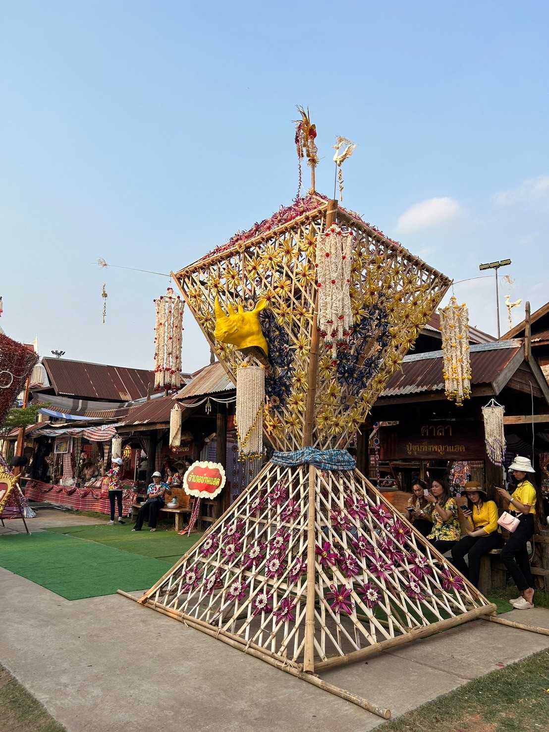 พช.ขอนแก่น : ร่วมพิธีเปิดงานสืบสานประเพณีสงกรานต์ วิถีไทบ้านขอนแก่น ประจำปี 2567