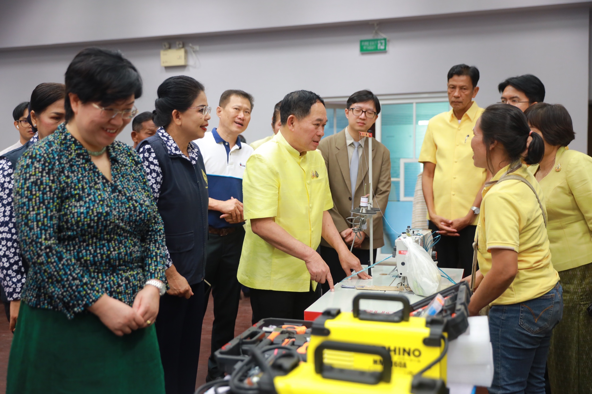จังหวัดขอนแก่น : จัดพิธีมอบวัสดุอุปกรณ์การประกอบอาชีพแก่ครัวเรือนเป้าหมายในการดำเนินงานแก้ไขปัญหาความยากจนแบบบูรณาการ “แก้จนคนขอนแก่น สู่การพัฒนาคุณภาพชีวิตอย่างยั่งยืน”
