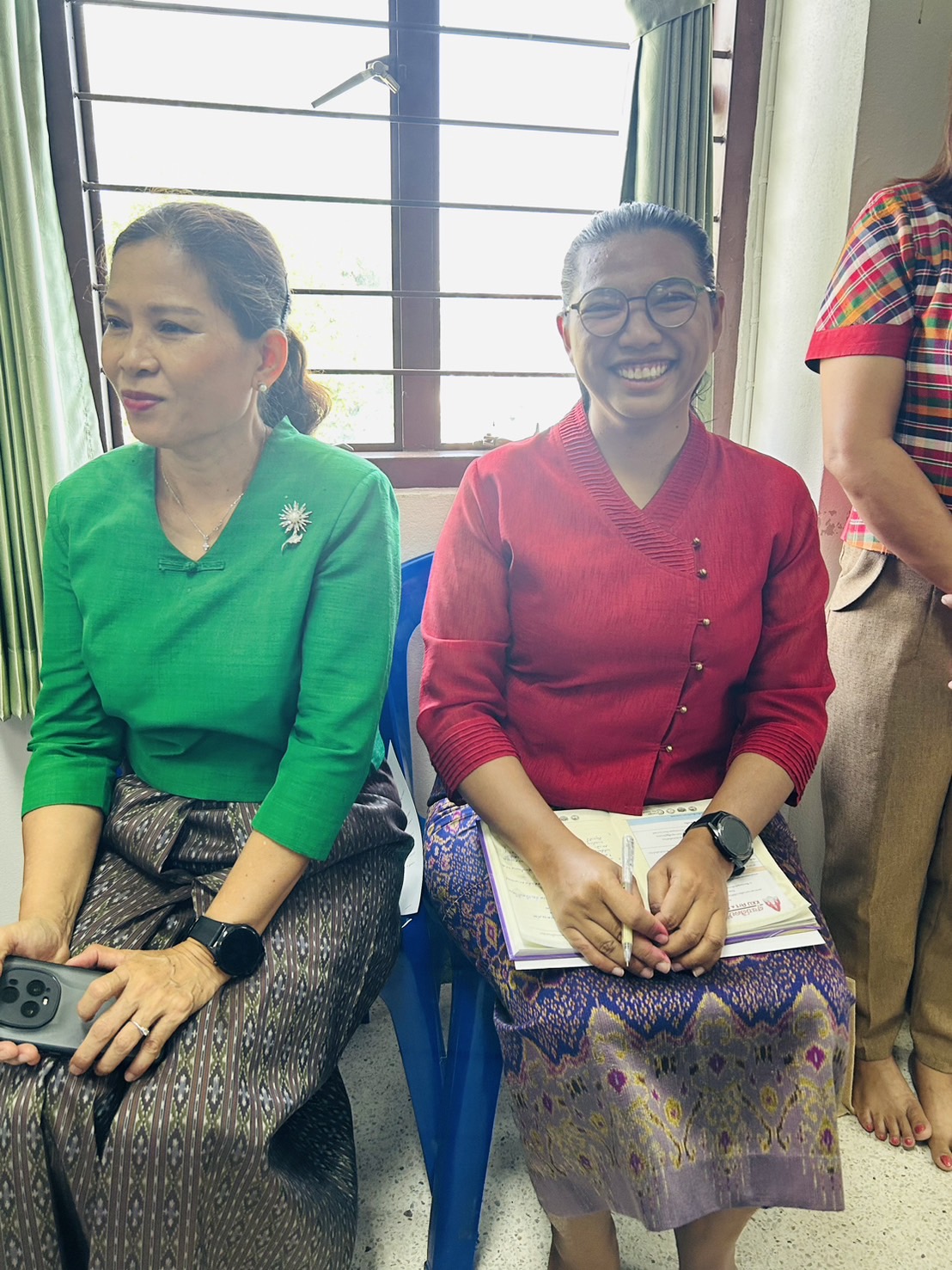 พช.ขอนแก่น : มหาวิทยาลัยขอนแก่นร่วมกับสมาคมส่งเสริมผ้าไทยจังหวัดขอนแก่นและสำนักงานพัฒนาชุมชนจังหวัดขอนแก่น ลงพื้นทีประชุมชี้แจงกลุ่มทอผ้าฯ แนวทางความร่วมมือการจัดกิจกรรมส่งเสริมผ้าไทยขับเคลื่อนเศรษฐกิจสร้างสรรค์ ณ อำเภอชนบท