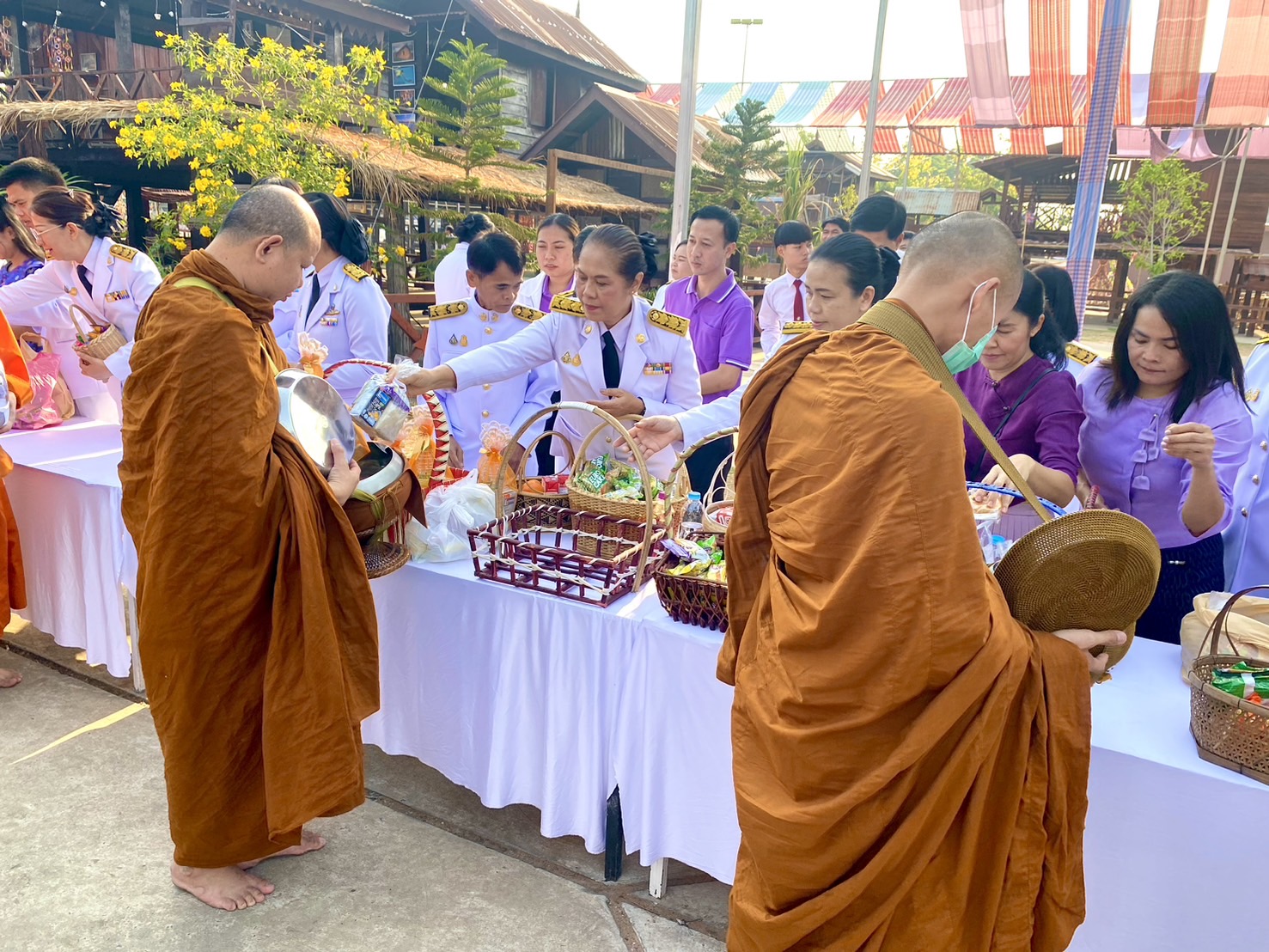 จังหวัดขอนแก่น : จัดพิธีทำบุญตักบาตรถวายพระราชกุศล สมเด็จพระกนิษฐาธิราชเจ้า กรมสมเด็จพระเทพรัตนราชสุดา สยามบรมราชกุมารี เนื่องในโอกาสวันคล้ายวันพระราชสมภพ 2 เมษายน 2567