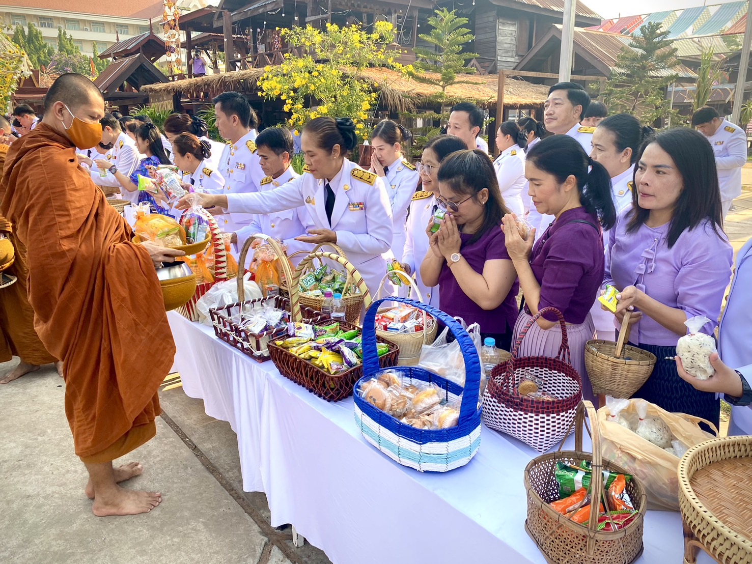 จังหวัดขอนแก่น : จัดพิธีทำบุญตักบาตรถวายพระราชกุศล สมเด็จพระกนิษฐาธิราชเจ้า กรมสมเด็จพระเทพรัตนราชสุดา สยามบรมราชกุมารี เนื่องในโอกาสวันคล้ายวันพระราชสมภพ 2 เมษายน 2567