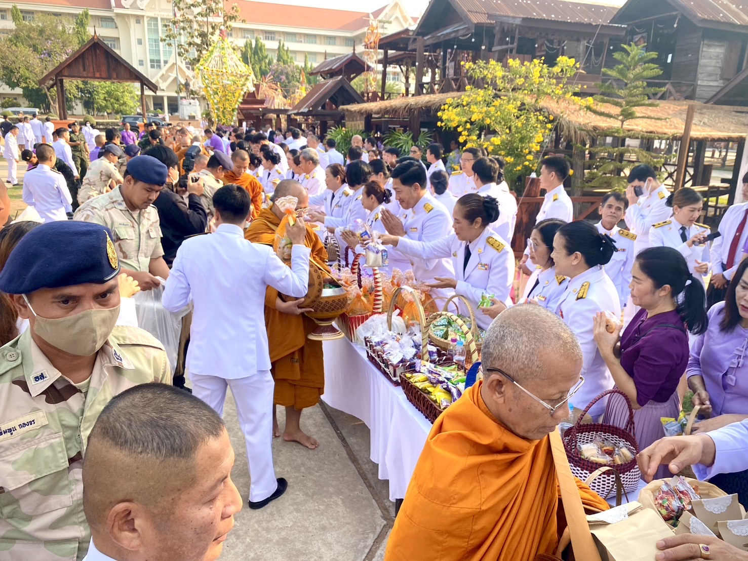จังหวัดขอนแก่น : จัดพิธีทำบุญตักบาตรถวายพระราชกุศล สมเด็จพระกนิษฐาธิราชเจ้า กรมสมเด็จพระเทพรัตนราชสุดา สยามบรมราชกุมารี เนื่องในโอกาสวันคล้ายวันพระราชสมภพ 2 เมษายน 2567
