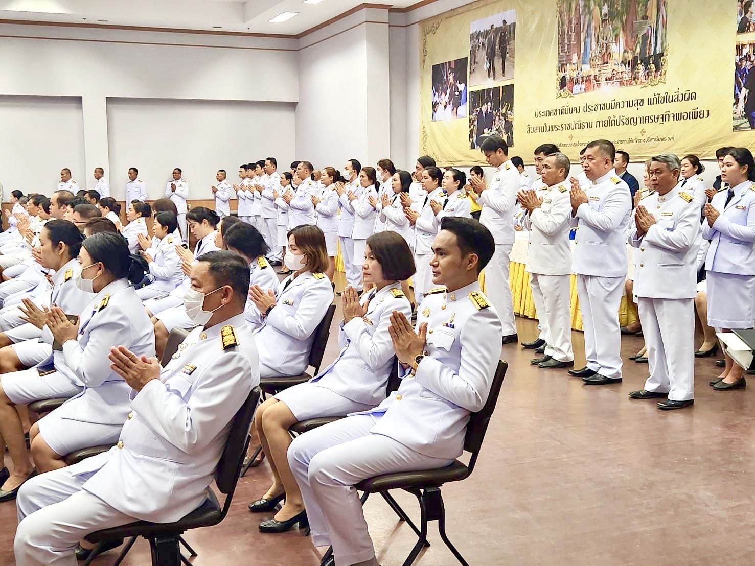 พช.ขอนแก่น ร่วมพิธีวางพานพุ่มดอกไม้สดและถวายราชสักการะ “วันพระบาทสมเด็จพระพุทธยอดฟ้าจุฬาโลกมหาราช และวันที่ระลึกมหาจักรีบรมราชวงศ์”