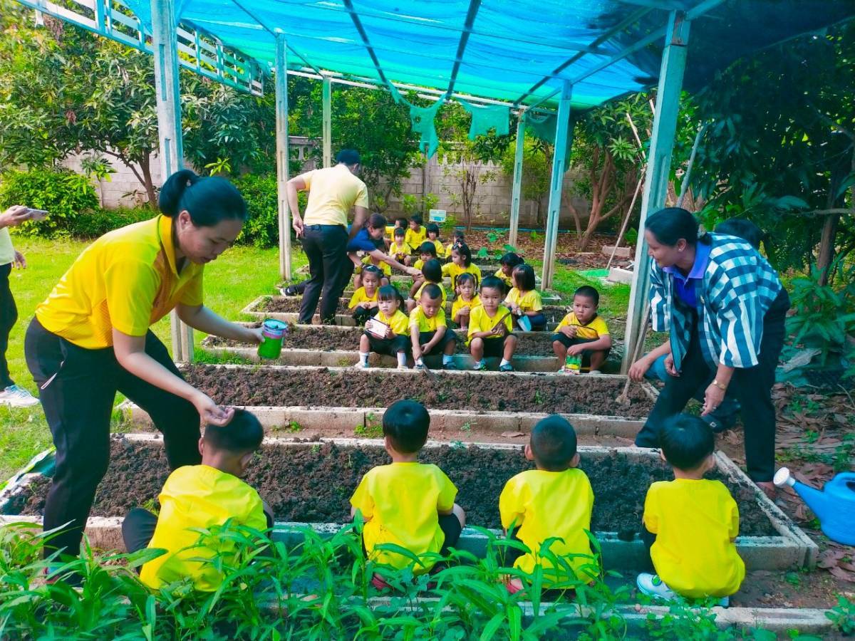 ผู้ว่าฯ ขอนแก่น สนองนโยบายกระทรวงมหาดไทย ขับเคลื่อนการขยายผลสร้างความมั่นคงในศูนย์พัฒนาเด็กเล็ก “กิจกรรมเสริมทักษะชีวิตวิถีใหม่ เยาวชนไทยสร้างอาหารเป็น” ในพื้นที่อำเภออุบลรัตน์ จังหวัดขอนแก่น