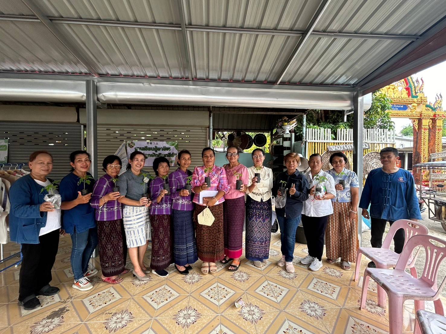 พช.ขอนแก่น : ร่วมกิจกรรม โครงการคลินิกอาชีพสตรี “ปลดหนี้ แก้จน” ครั้งที่ 2 อำเภอภูผาม่าน