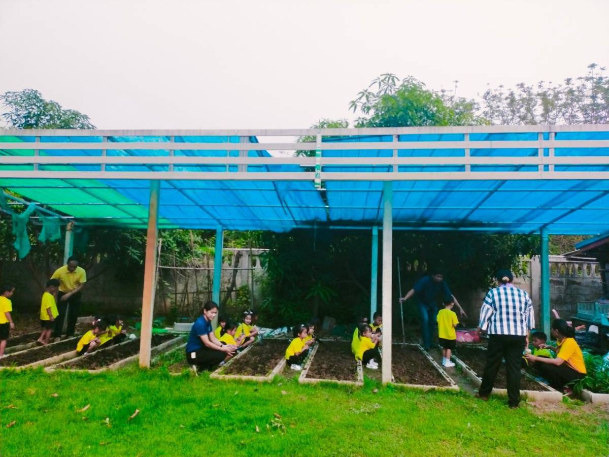 ผู้ว่าฯ ขอนแก่น สนองนโยบายกระทรวงมหาดไทย ขับเคลื่อนการขยายผลสร้างความมั่นคงในศูนย์พัฒนาเด็กเล็ก “กิจกรรมเสริมทักษะชีวิตวิถีใหม่ เยาวชนไทยสร้างอาหารเป็น” ในพื้นที่อำเภออุบลรัตน์ จังหวัดขอนแก่น