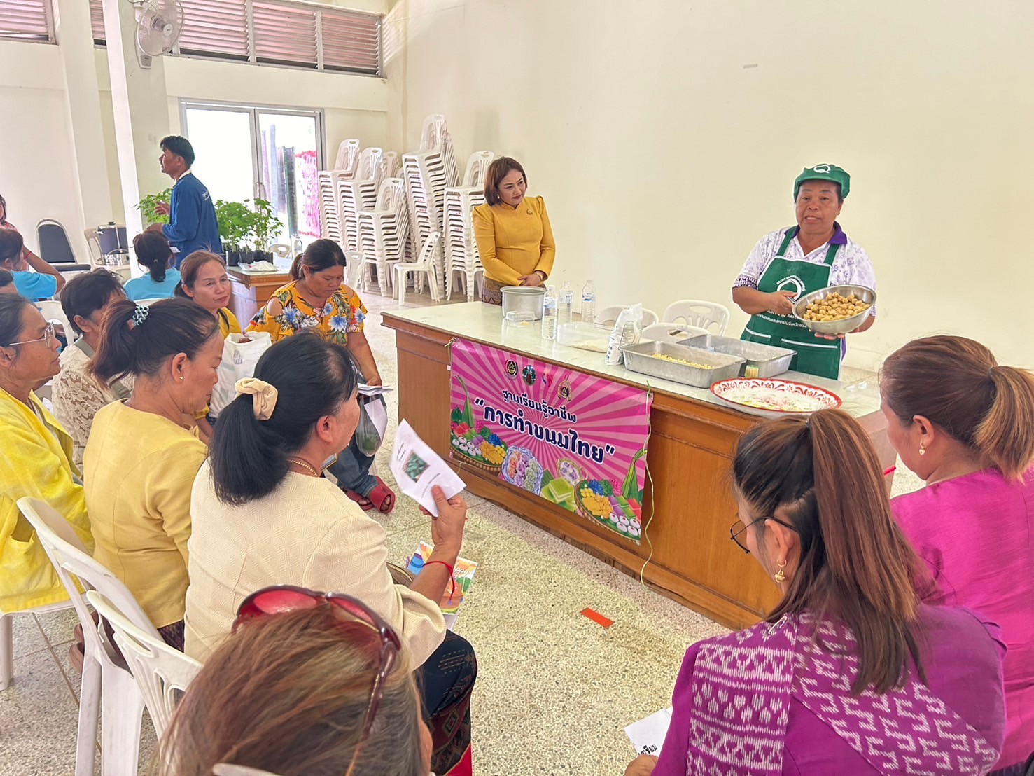 พช.ขอนแก่น : ร่วมกิจกรรม โครงการคลินิกอาชีพสตรี “ปลดหนี้ แก้จน” ครั้งที่ 3 อำเภอพระยืน