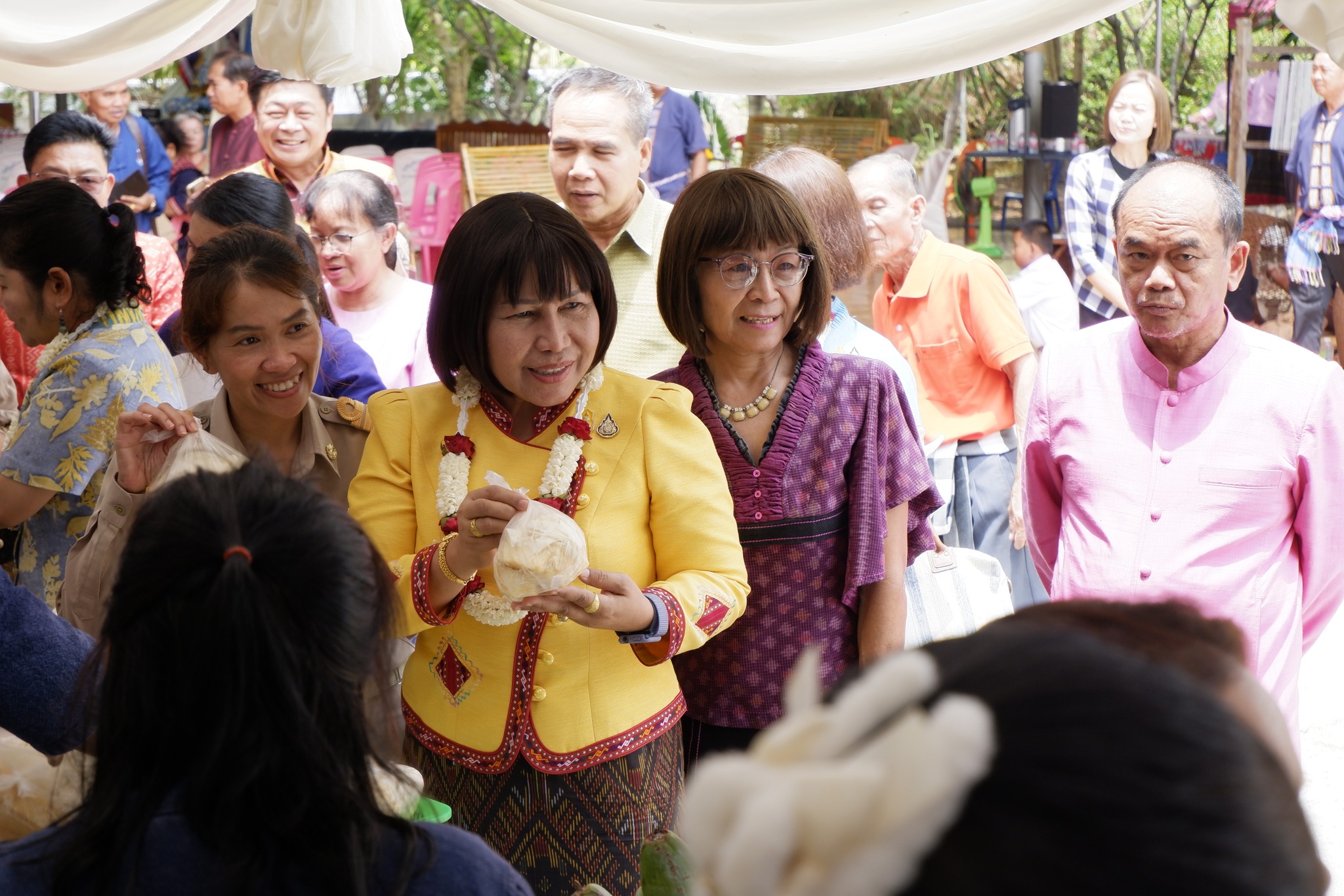 พช.ขอนแก่น : ผู้ตรวจราชการกรม กรมการพัฒนาชุมชน (นางนวลจันทร์ ศรีมงคล) เป็นประธานคัดเลือกข้าราชการ ลูกจ้างประจำ และพนักงานราชการดีเด่น ปี 2567 ประเภท พัฒนากรขวัญใจ ระดับเขตตรวจราชการ จังหวัดขอนแก่น