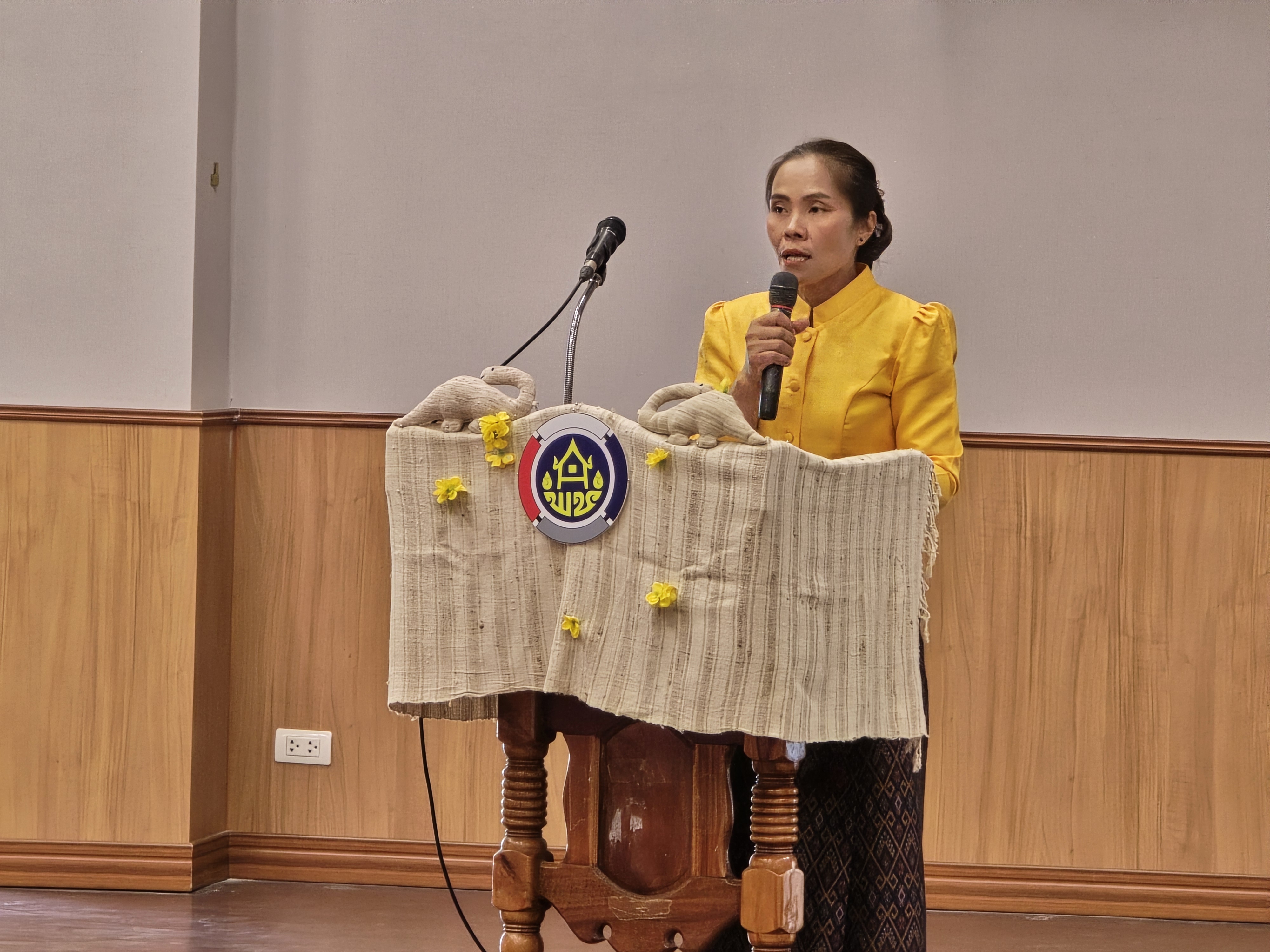 พช.ขอนแก่น : จัดกิจกรรมคัดเลือกคนกองทุนพัฒนาบทบาทสตรีดีเด่นระดับจังหวัด ตามโครงการเชิดชูเกียรติคนกองทุนพัฒนาบทบาทสตรี ประจำปี 2567