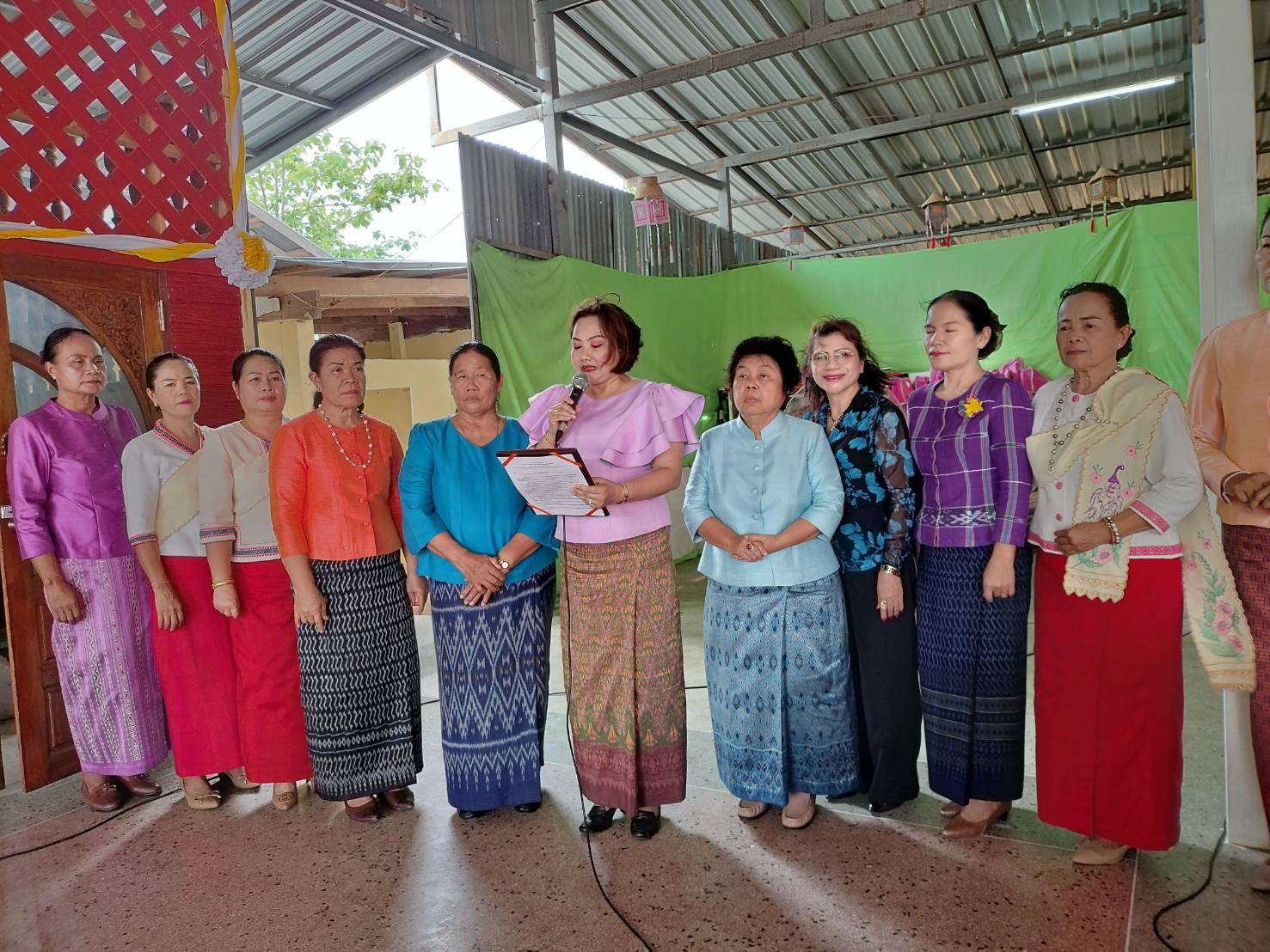 พช.ขอนแก่น : ร่วมกิจกรรม โครงการคลินิกอาชีพสตรี “ปลดหนี้ แก้จน” ครั้งที่ 2 อำเภอภูผาม่าน
