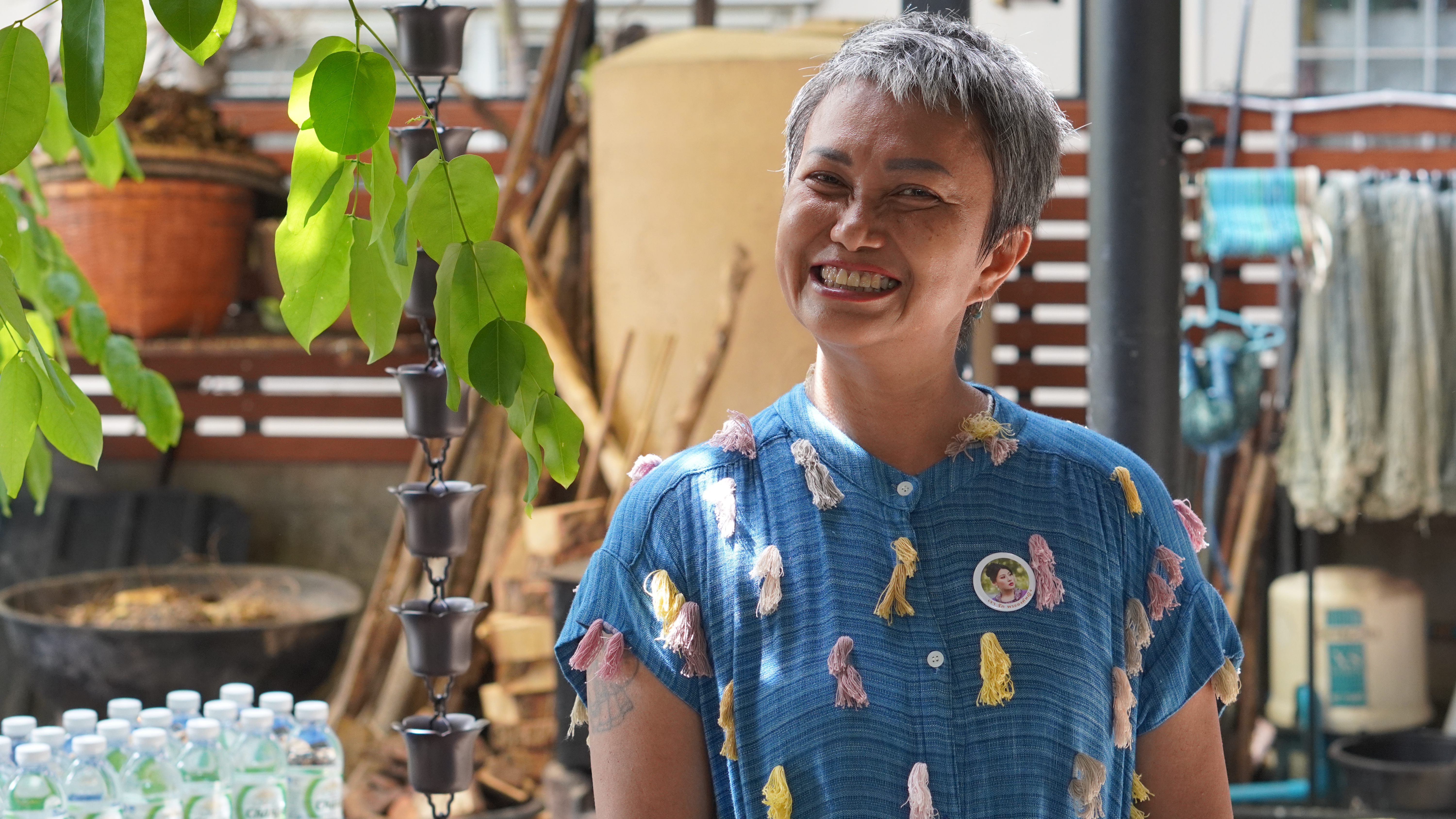 ปลัดกระทรวงมหาดไทย เยี่ยมชมและให้กำลังใจการดำเนินงาน “ศูนย์เรียนรู้การสกัดสีจากพืช การย้อมผ้าด้วยสิธรรมชาติ การสาธิตการทอผ้า ด้วยกี่ประยุกต์ แปรรูปผลิตภัณฑ์จากผ้า” ณ JUTATIP ชุมชนหัตถกรรมผ้าฝ้ายย้อมสีธรรมชาติ อ.เมือง จ.ขอนแก่น