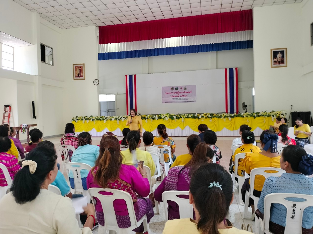 พช.ขอนแก่น : ร่วมกิจกรรม โครงการคลินิกอาชีพสตรี “ปลดหนี้ แก้จน” ครั้งที่ 3 อำเภอพระยืน