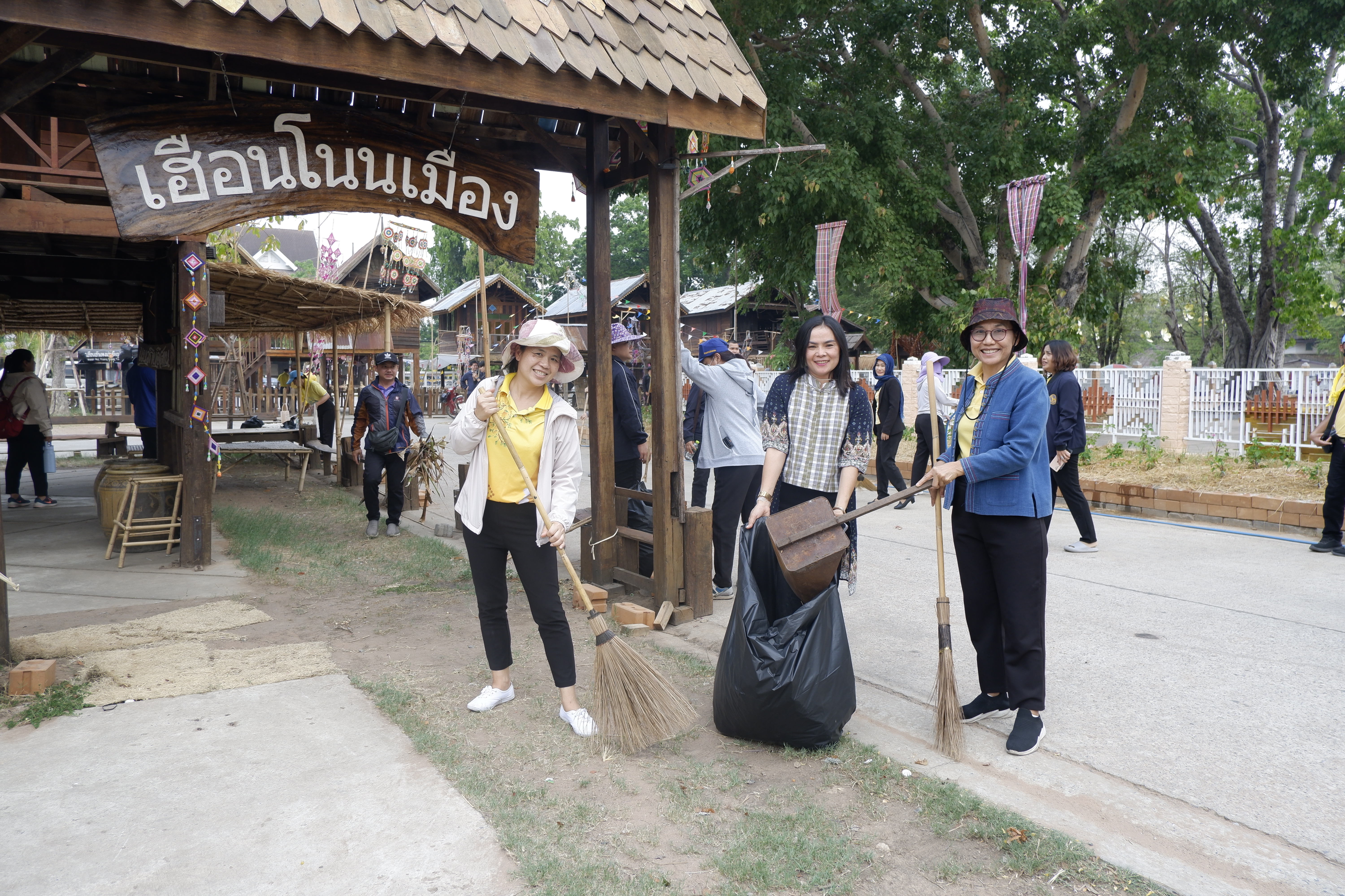 พช.ขอนแก่น : ร่วมกิจกรรมเฉลิมพระเกียรติพระบาทสมเด็จพระเจ้าอยู่หัว เนื่องในโอกาสพระราชพิธีมหามงคลเฉลิมพระชนมพรรษา 6 รอบ 28 กรกฎาคม 2567